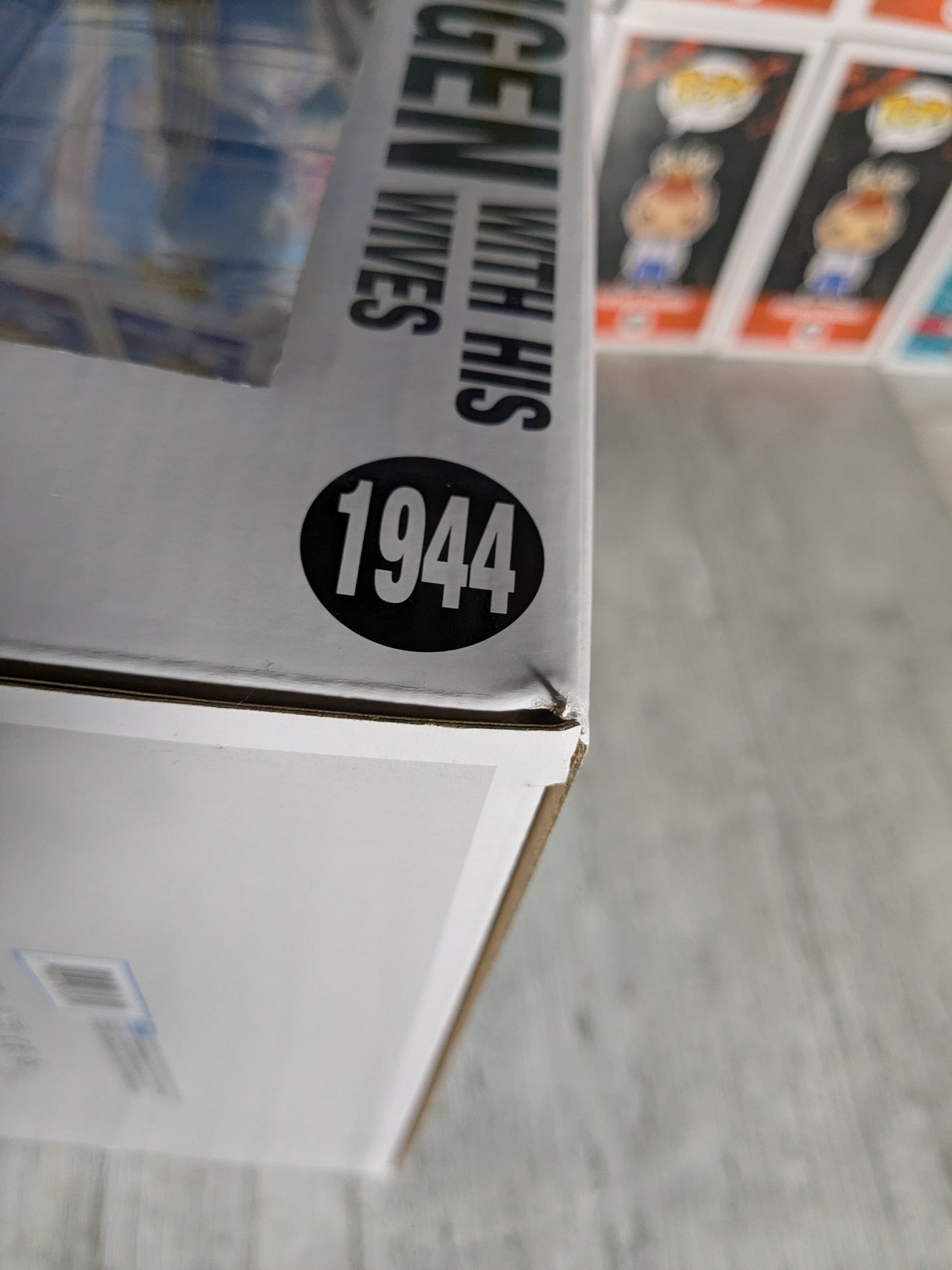 Funko pop Demon Slayer #1944 - Tengen with his Wives (SC2025/Damaged Box/Opened)