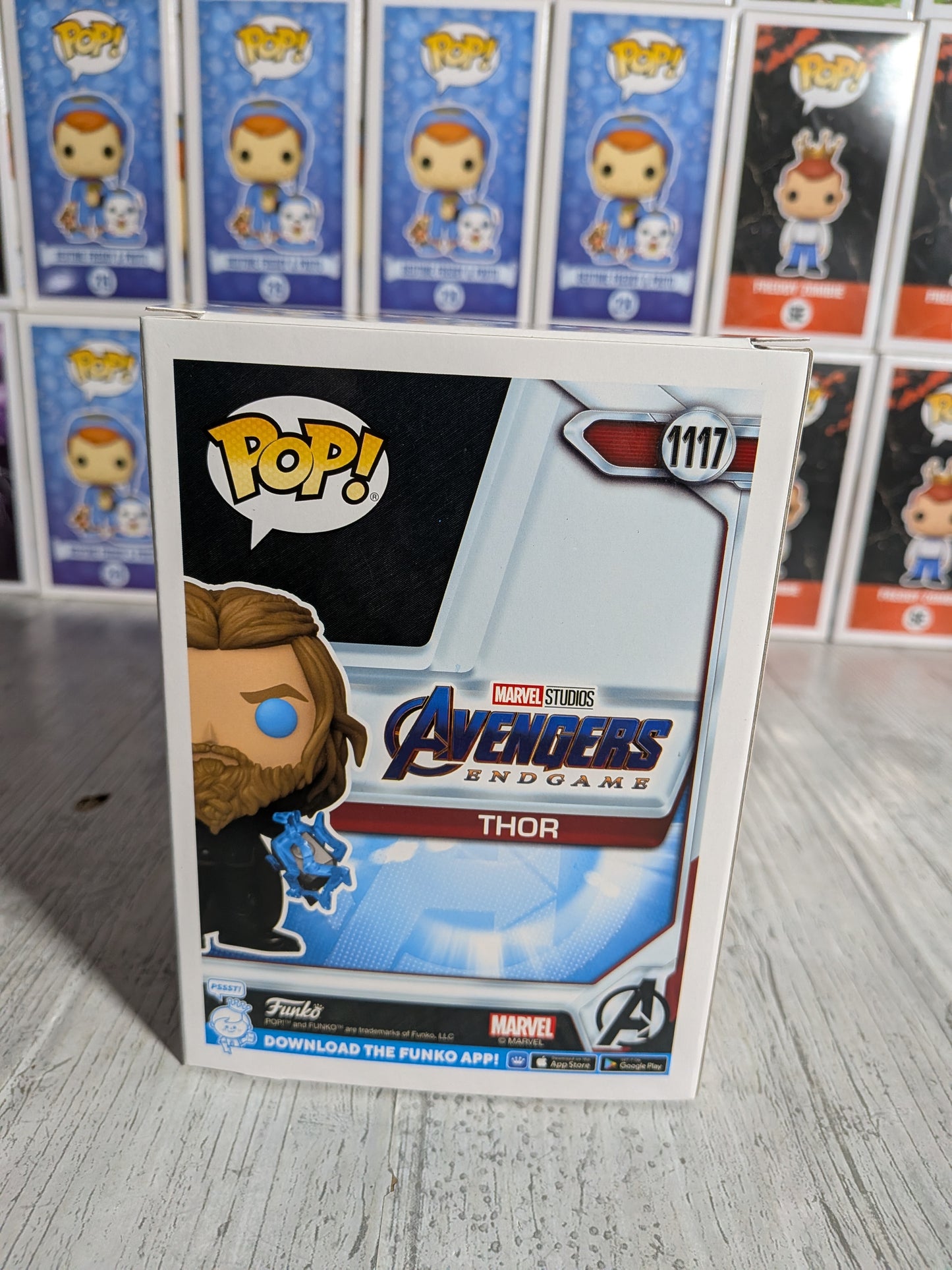 Funko Pop Marvel Studios Avengers Endgame #1117 – Thor (CCE/Glow/Geöffnet/Beschädigtes Plastik)