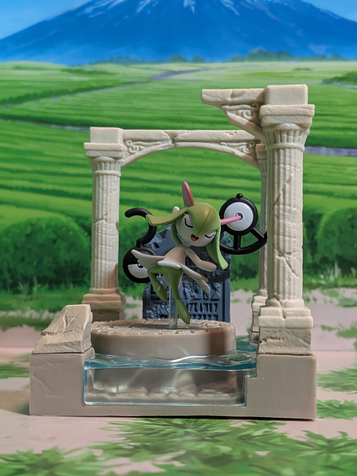 Re-Ment Pokémon: Diorama Collection - Ancient Castle Ruins - Kirlia & Zarbi | Kirlia & Unown | Kilia & Anōn (~10cm)