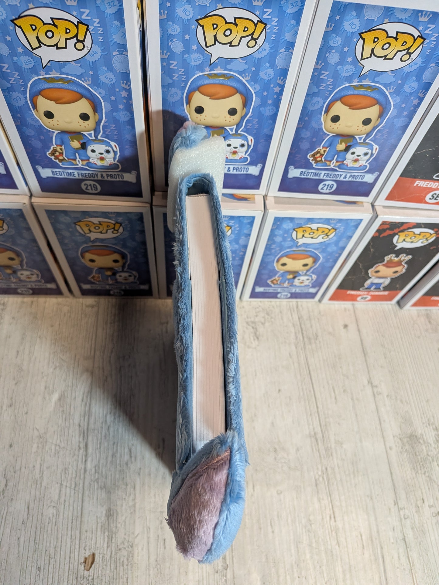 Loungefly Disney - Stitch Plüsch-Sherpa Cosplay Nachfüllbares Notizbuch