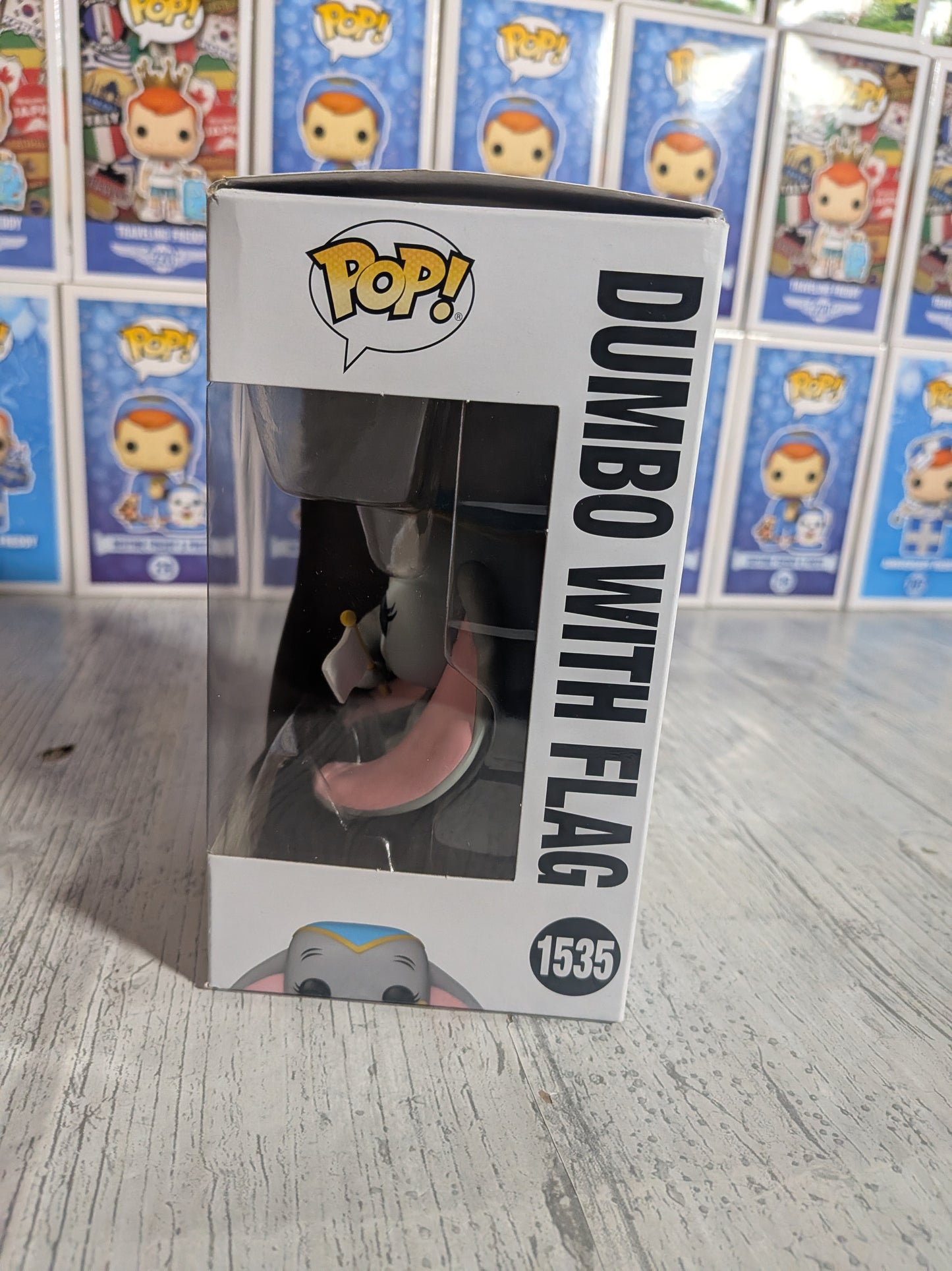 Funko Pop Disney #1535 - Dumbo mit Fahne (Geöffnet/Beschädigte Verpackung)