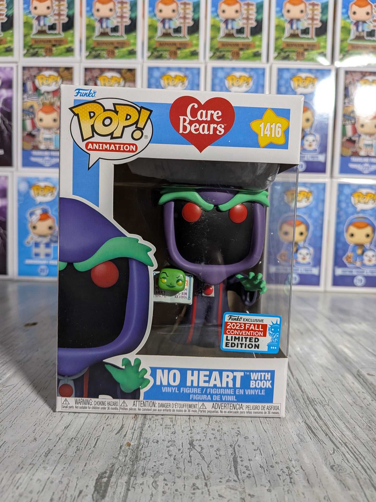 Funko Pop Glücksbärchis #1416 – Herzdämon mit Buch (FC2023)