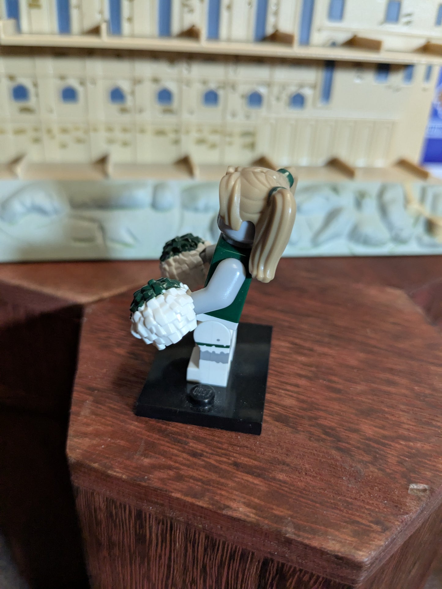Lego Minifigures : Zombie Cheerleader