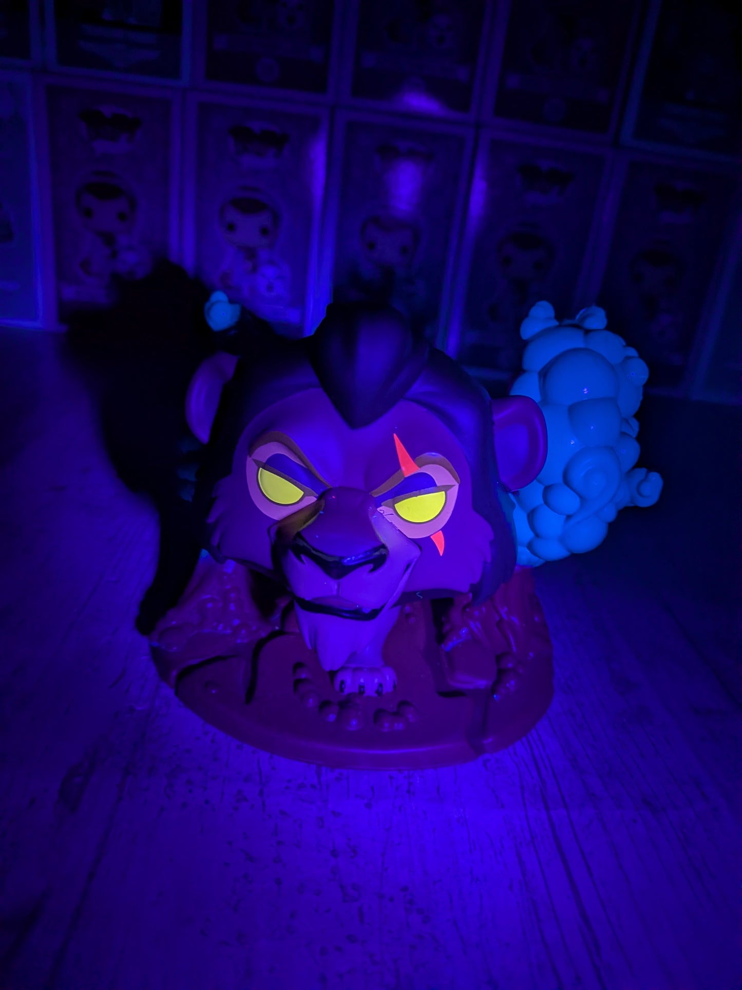 Funko Pop Disney Der König der Löwen #544 - Scar mit Flammen (Chase / Zerstörte Box / Plastik)