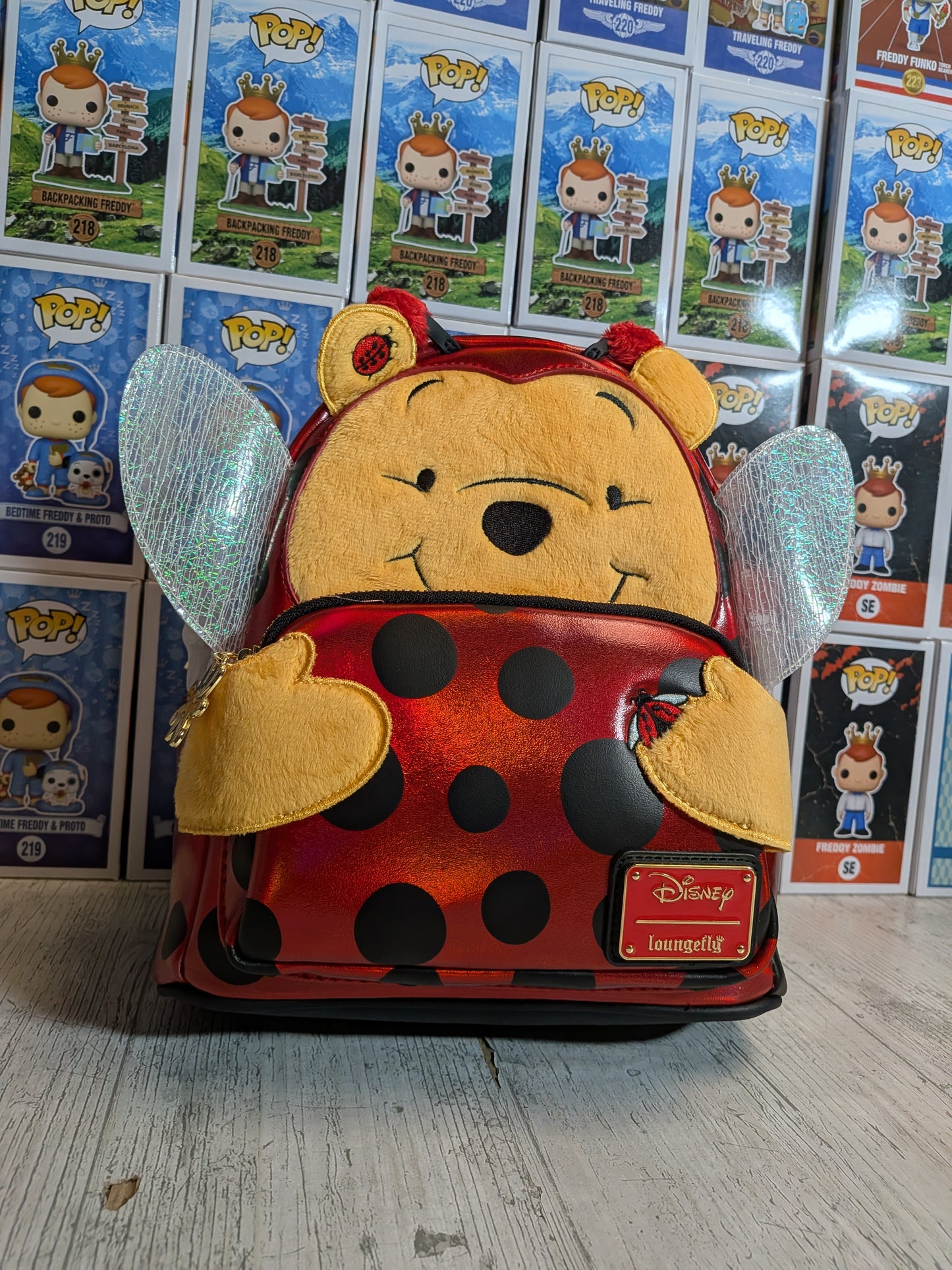 Loungefly Disney - Ladybug Pooh Cosplay Mini-Rucksack 🐞