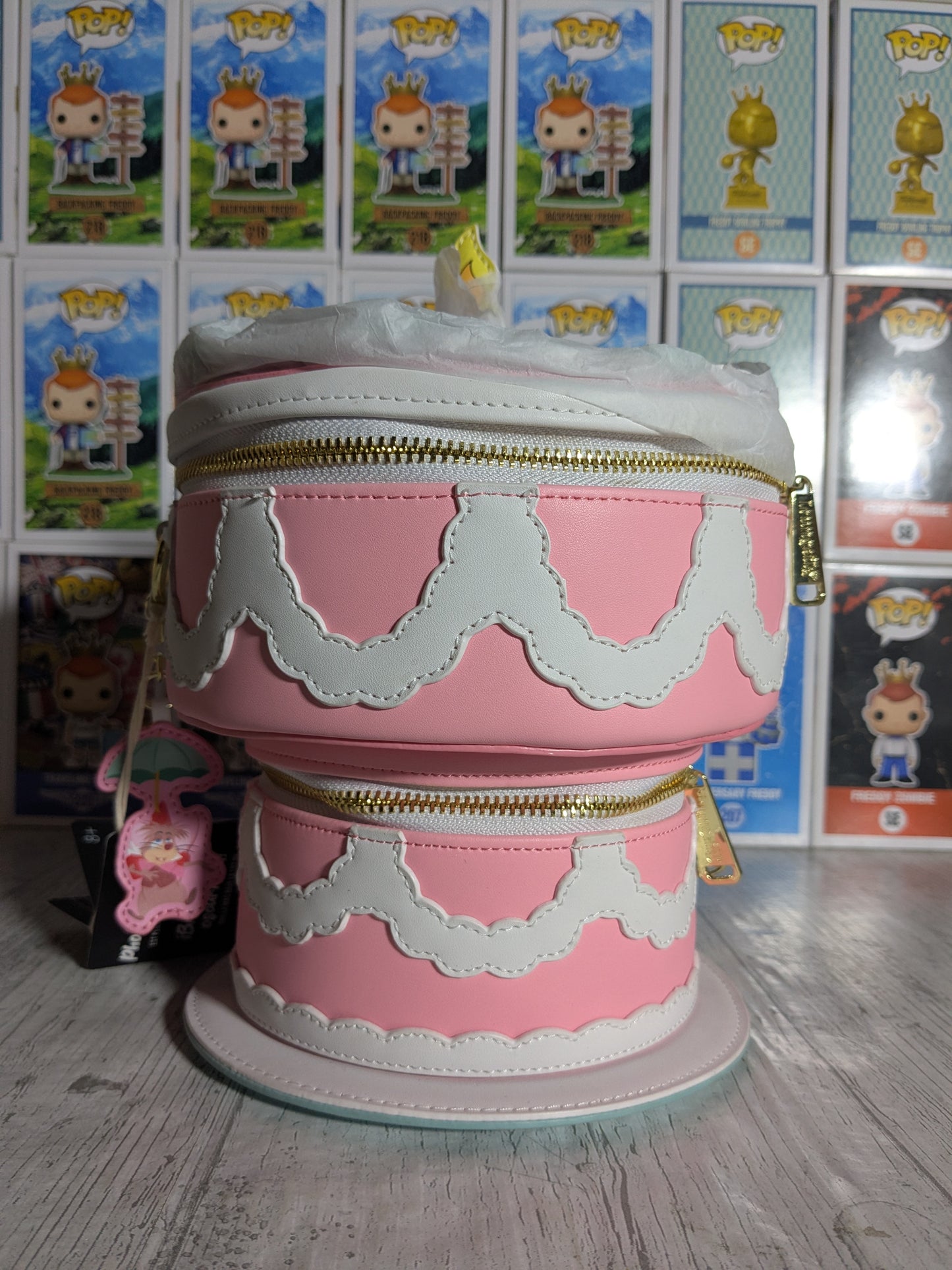 Loungefly : Alice in Wonderland Unbirthday Cake Crossbody Bag (Glow) 🎂