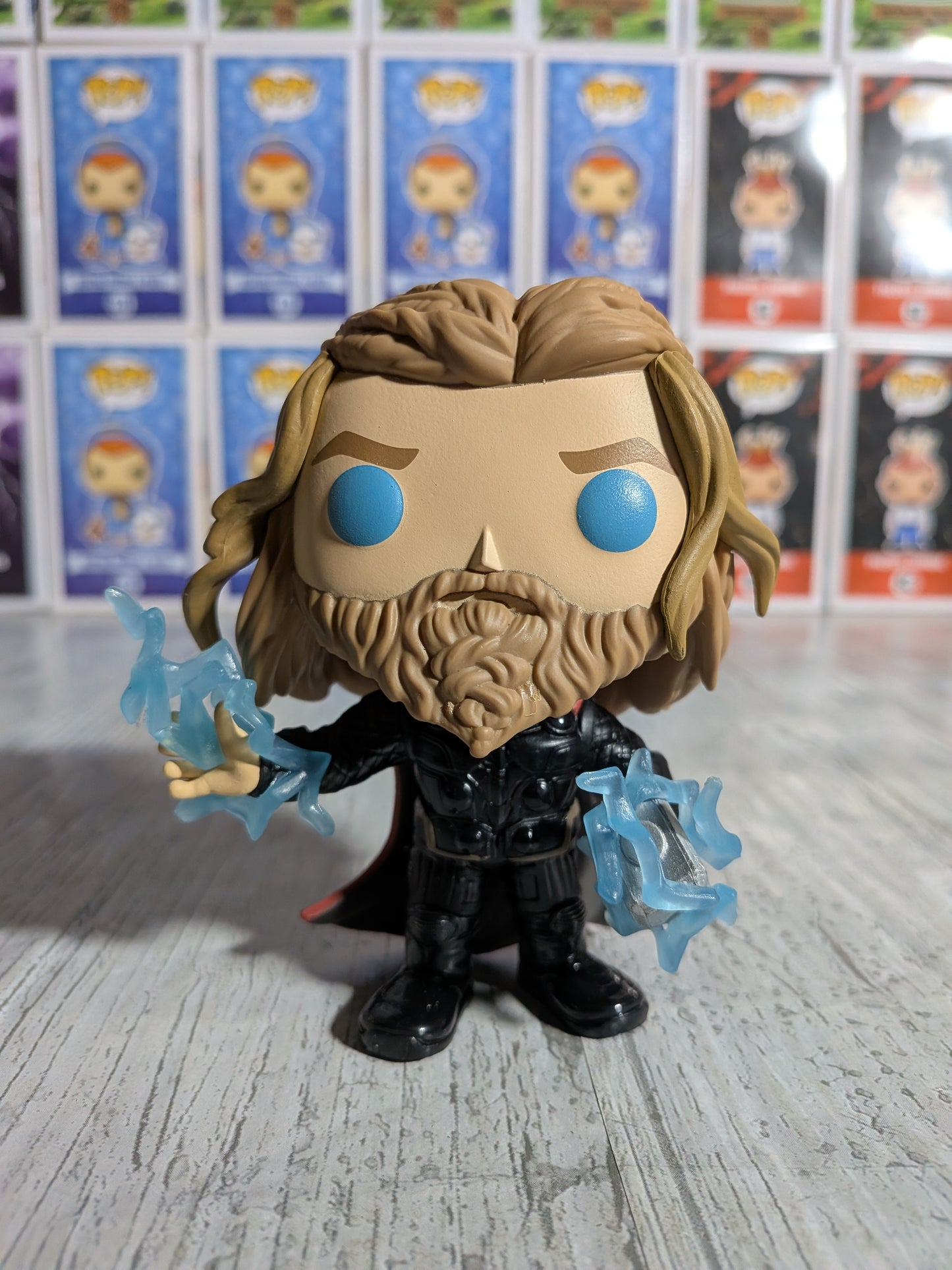 Funko Pop Marvel Studios Avengers Endgame #1117 – Thor (CCE/Glow/Geöffnet/Beschädigtes Plastik)