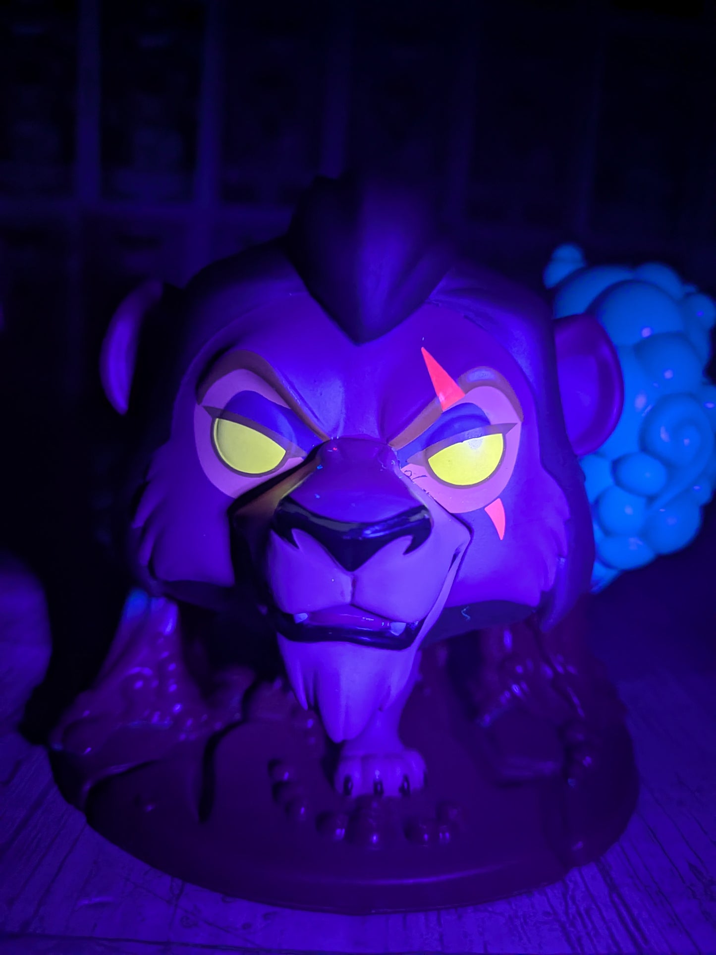 Funko Pop Disney Der König der Löwen #544 - Scar mit Flammen (Chase / Zerstörte Box / Plastik)