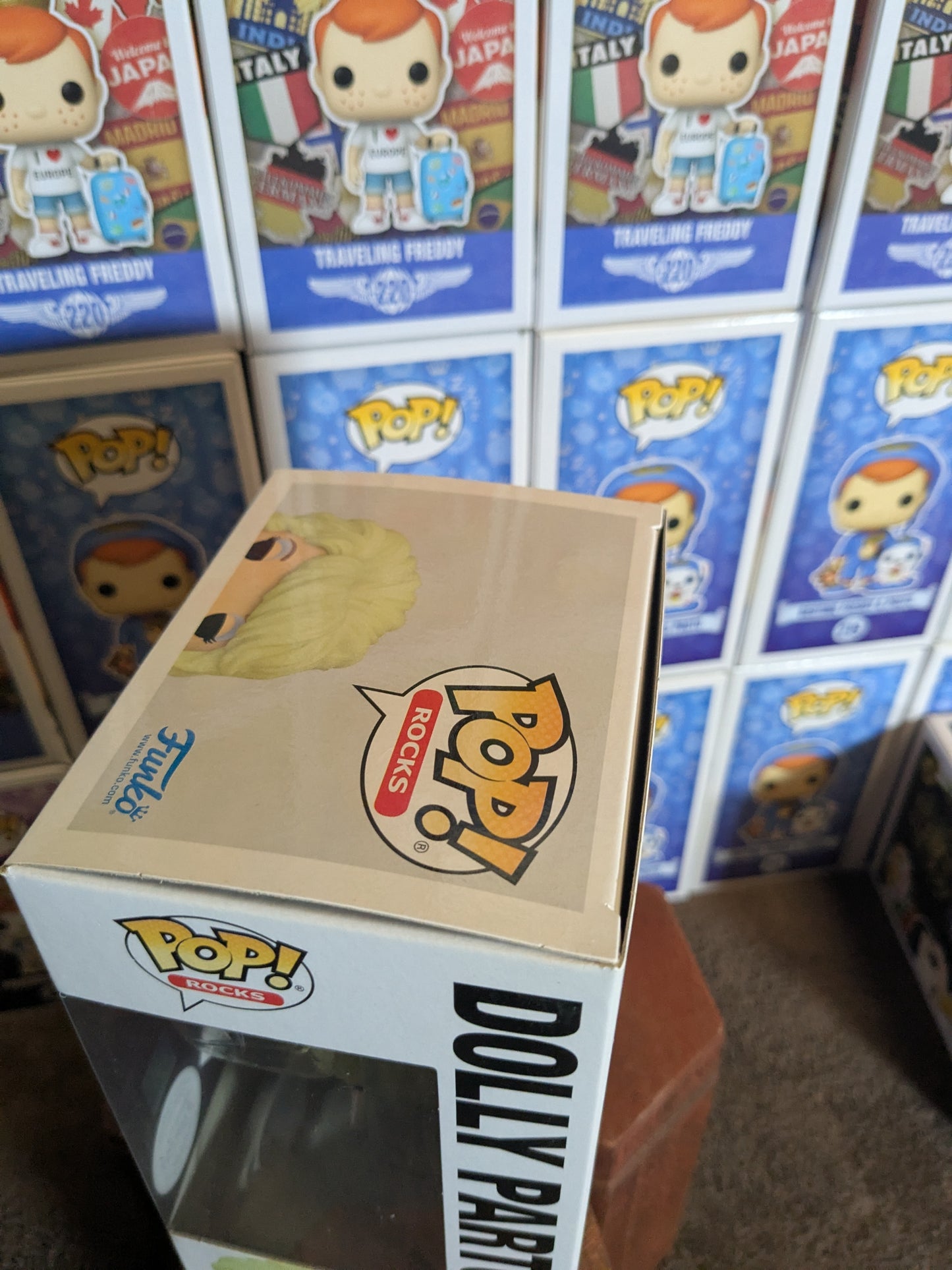 Funko pop 268 : Dolly Parton (Diamond) - CapyToys