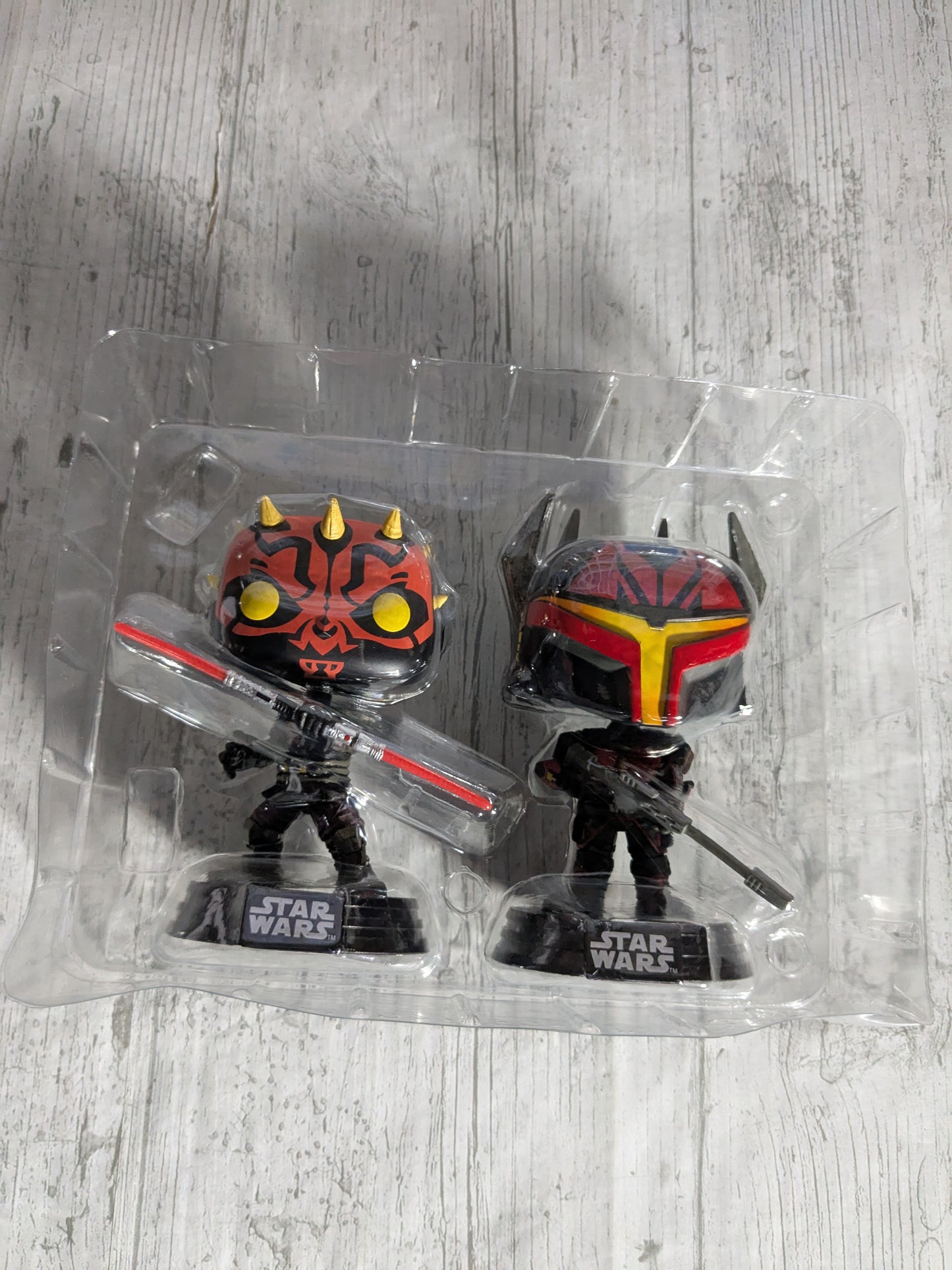 Funko pop : Darth Maul & Gar Saxon (Glow/Damaged Box/Opened)