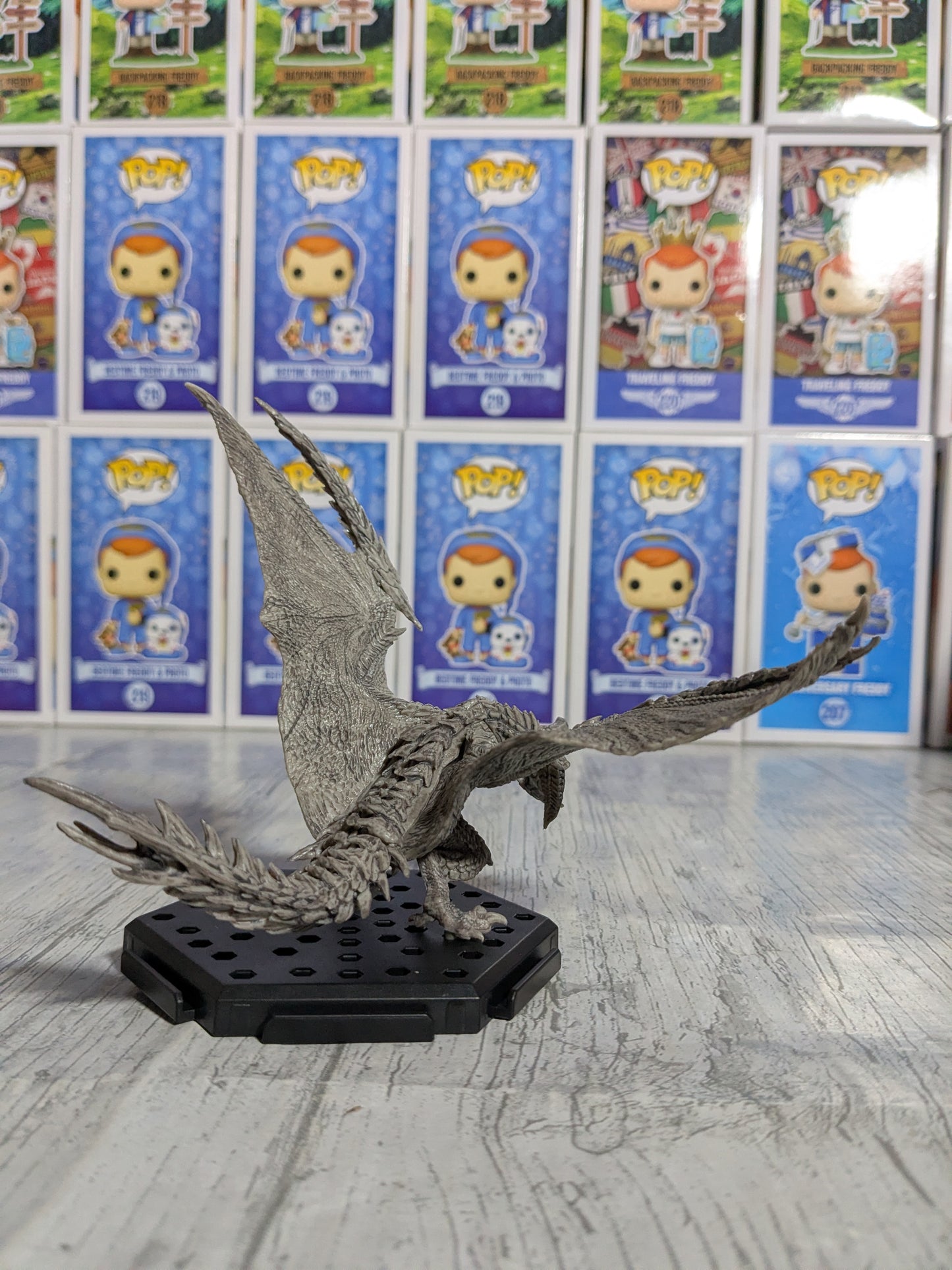 Capcom Figure Builder - CFB Vol. 27 - Monster Hunter Wilds - Rey Dau (Stone Version) - env. 11cm