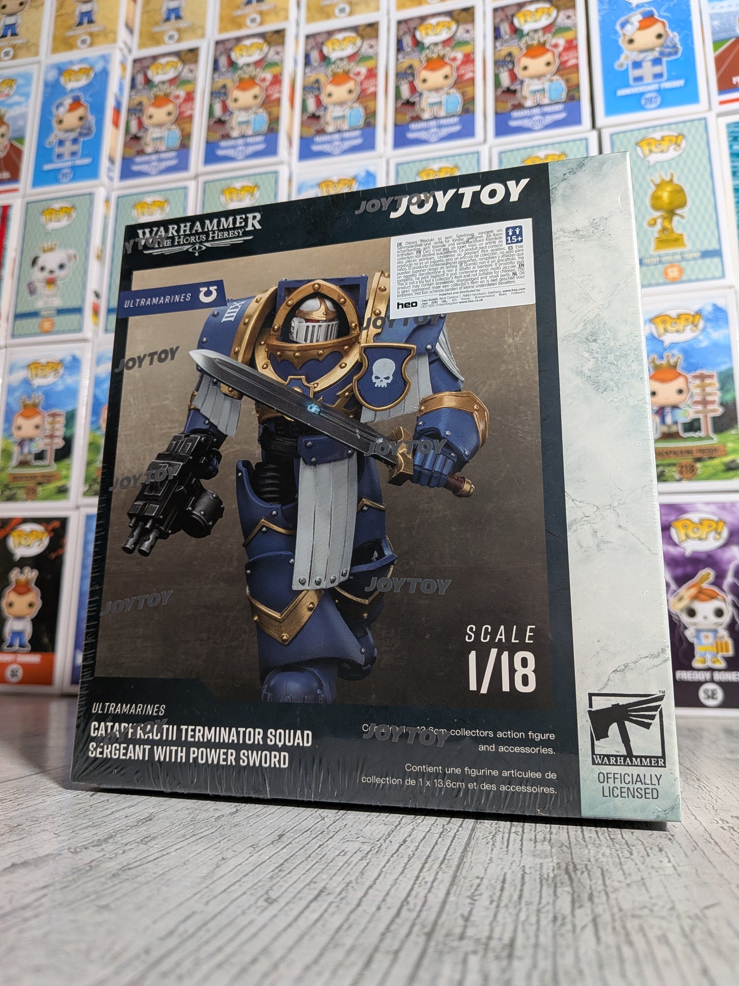 JoyToy Warhammer The Horus Heresy – Ultramarines Cataphractii Terminator Sergeant mit Energieschwert (13,6 cm)