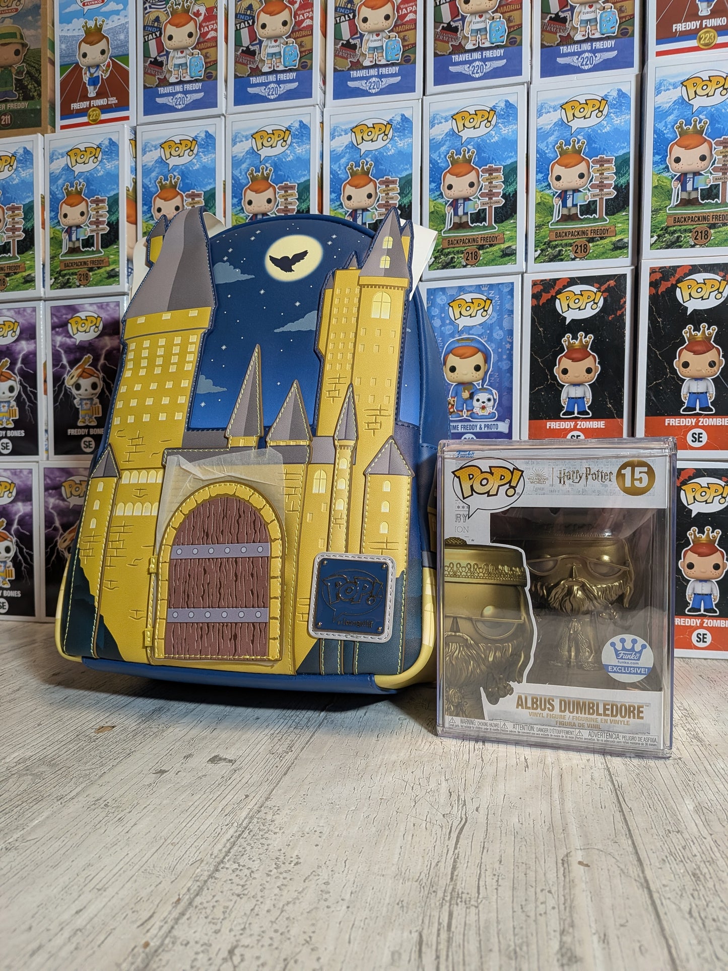 Loungefly - Harry Potter Hogwarts Schloss Mini Rucksack & Funko Pop 15 - Albus Dumbledore (Golden) 🪄