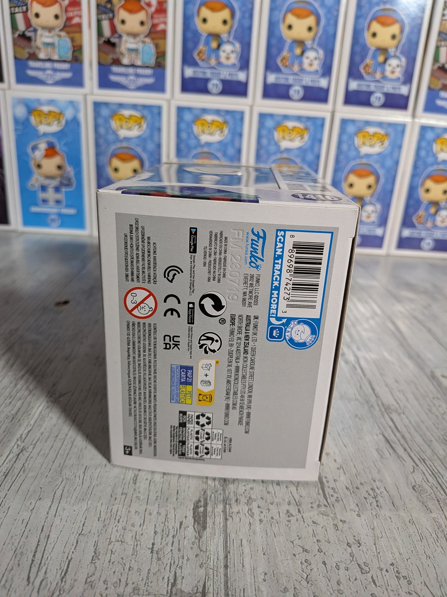 Funko Pop Glücksbärchis #1416 – Herzdämon mit Buch (FC2023)