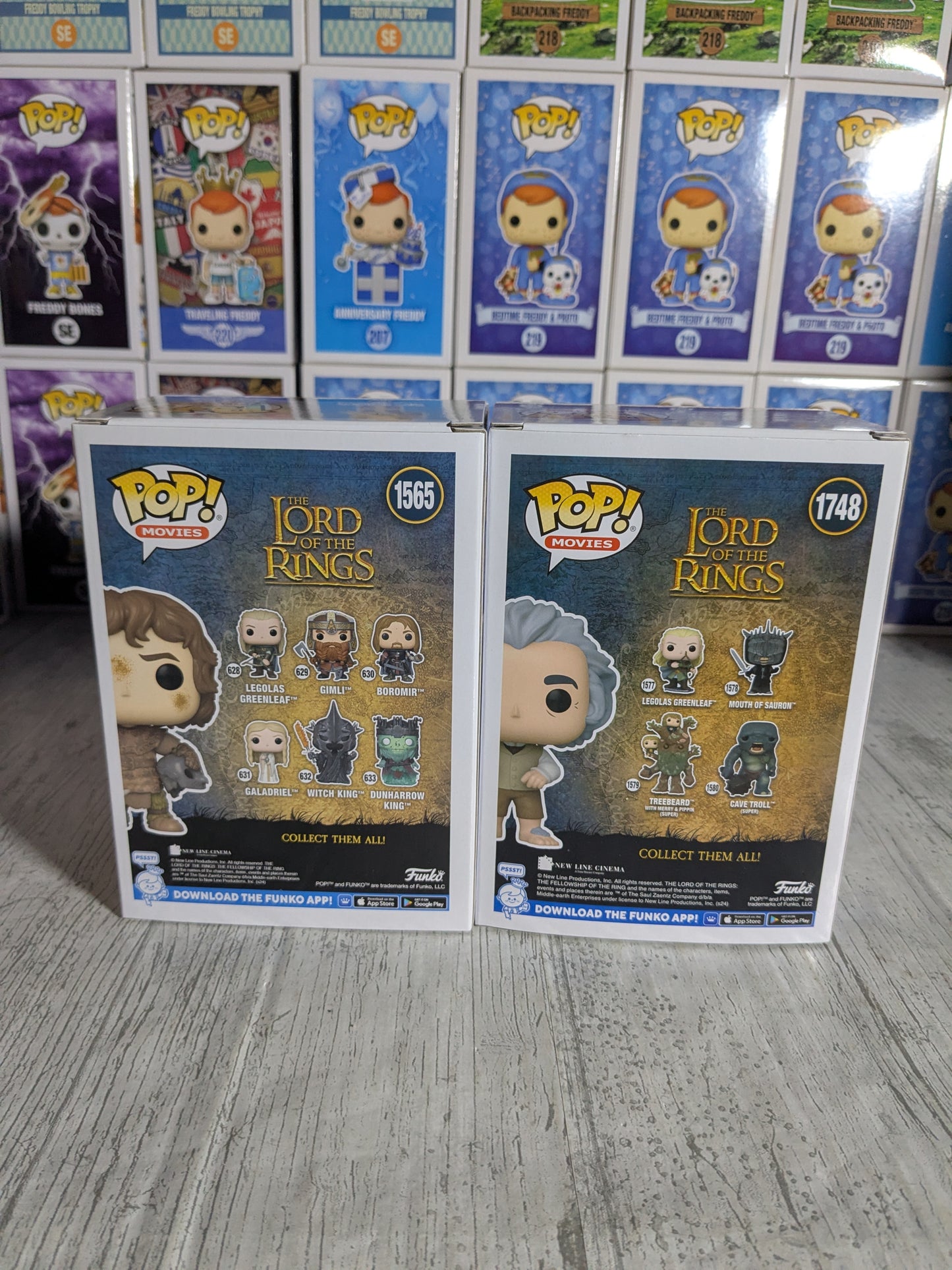 Funko pop The Lord of the Rings - Frodo with Orc Helmet & Bilbo Baggins