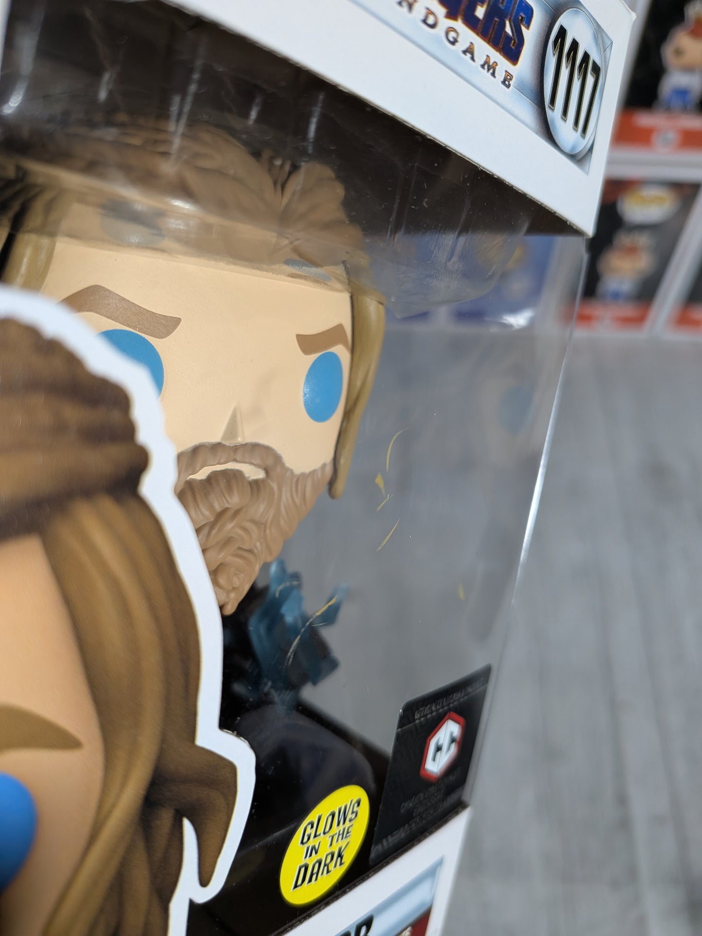 Funko Pop Marvel Studios Avengers Endgame #1117 – Thor (CCE/Glow/Geöffnet/Beschädigtes Plastik)