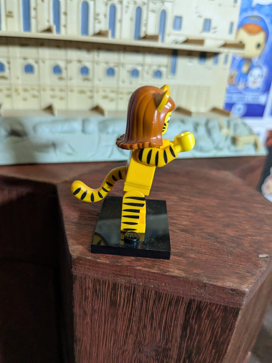 Lego Minifigures : Tiger Woman