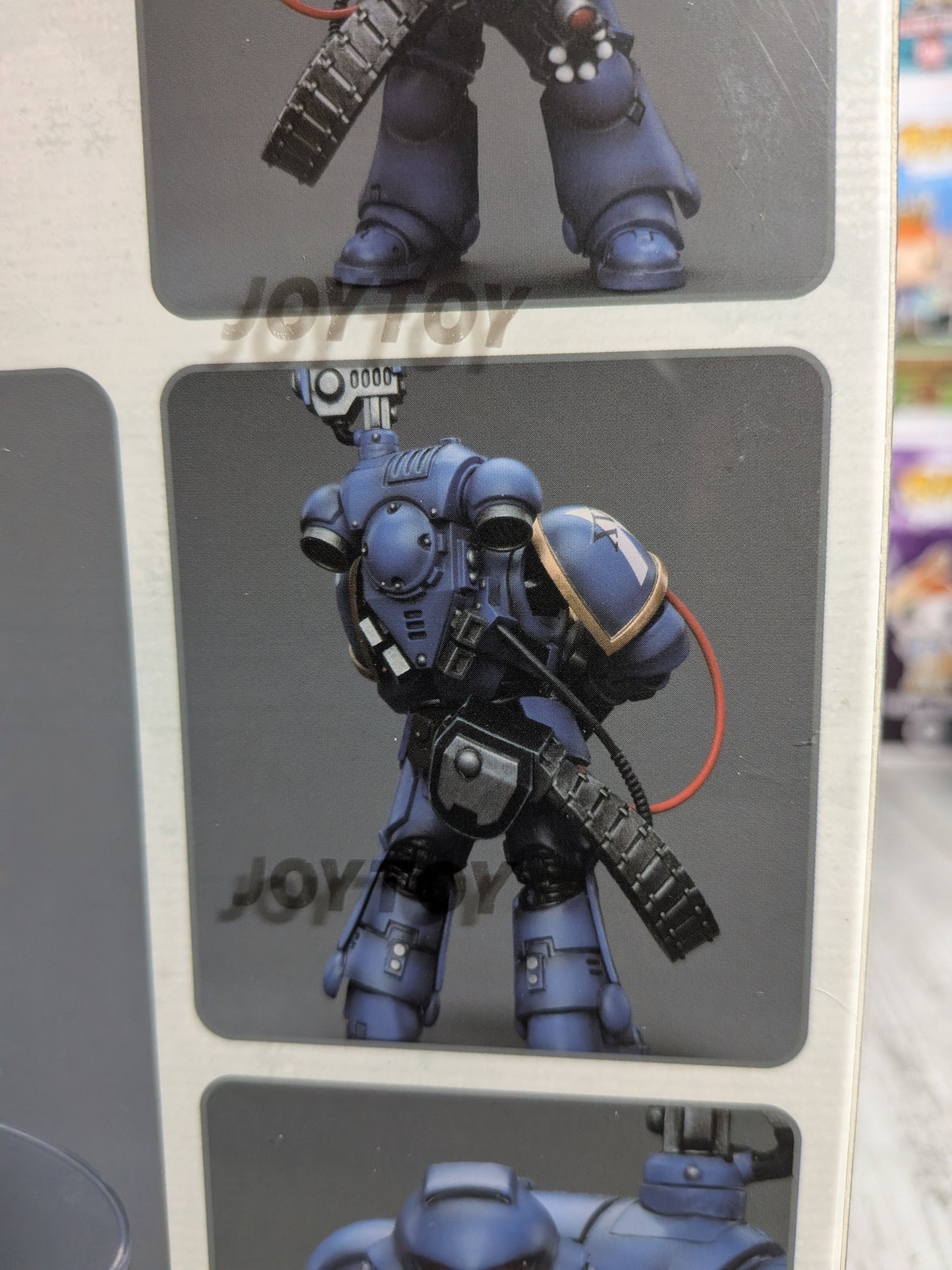 JoyToy Warhammer 40k - Ultramarines Desolation Marine mit Superfrag-Raketenwerfer (12,1cm)
