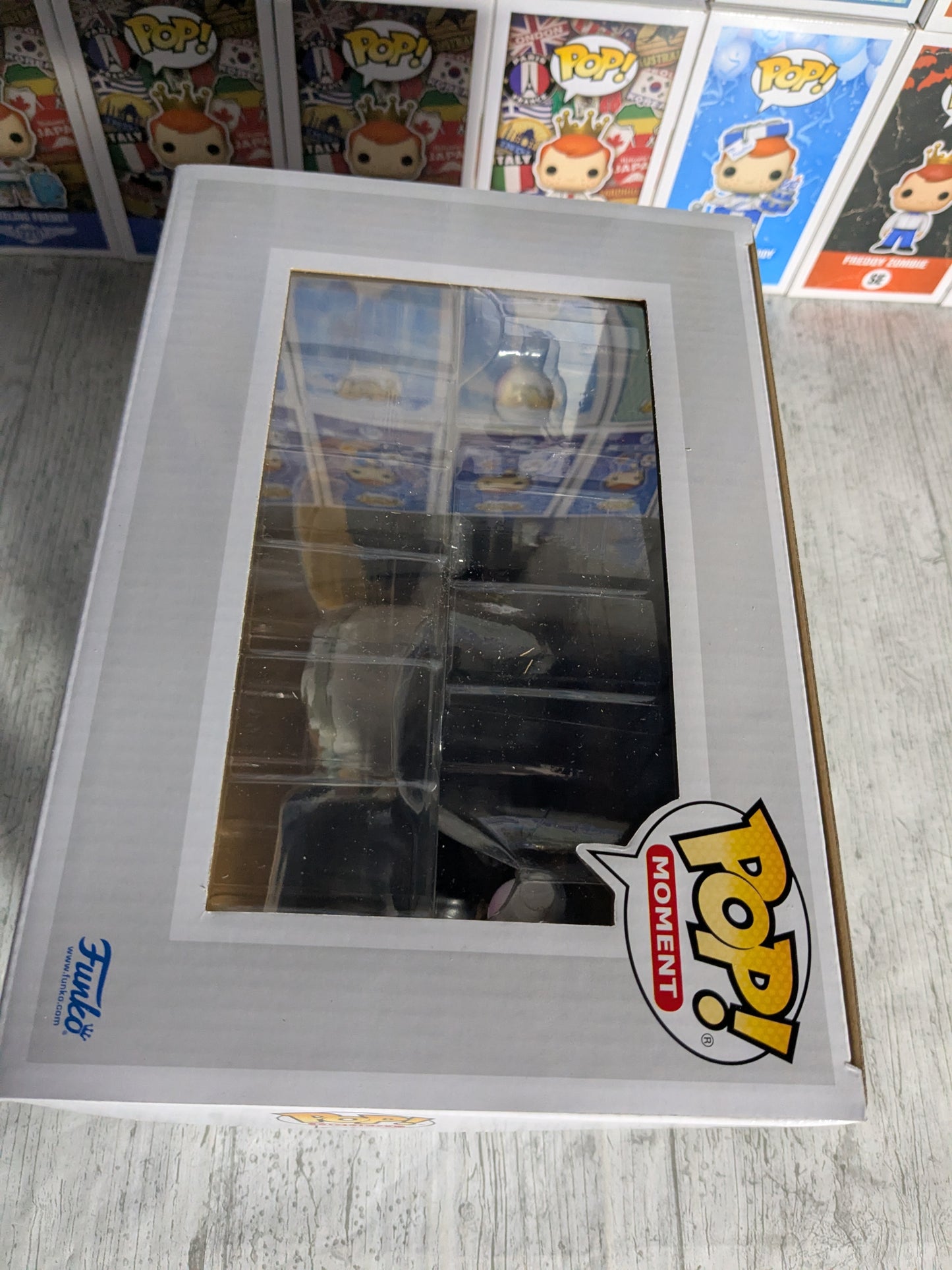 Funko pop Demon Slayer #1944 - Tengen with his Wives (SC2025/Opened/Damaged Box)