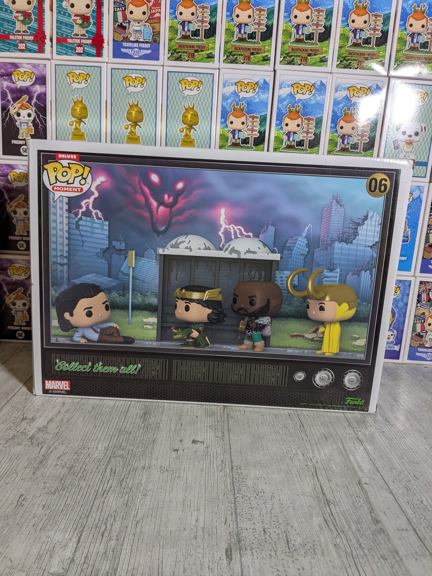 Funko pop Deluxe Marvel Studios Loki #06 - The Void (Damaged Box)