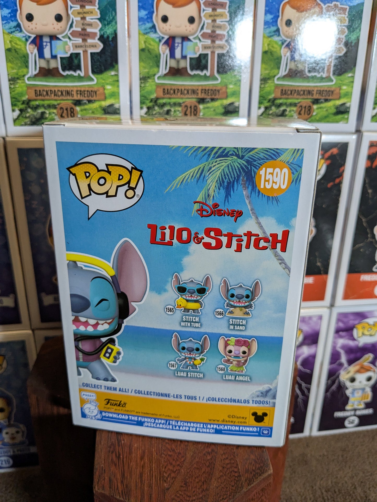 Funko pop 1590 : Stitch with Headphones (Supreme/9500PCS)