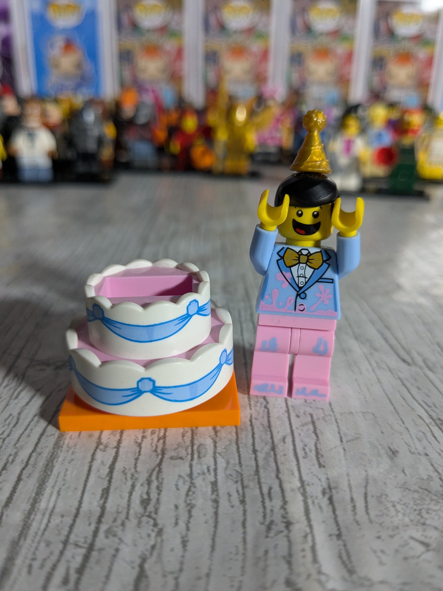 LEGO Minifigures : Birthday Cake Suit Guy