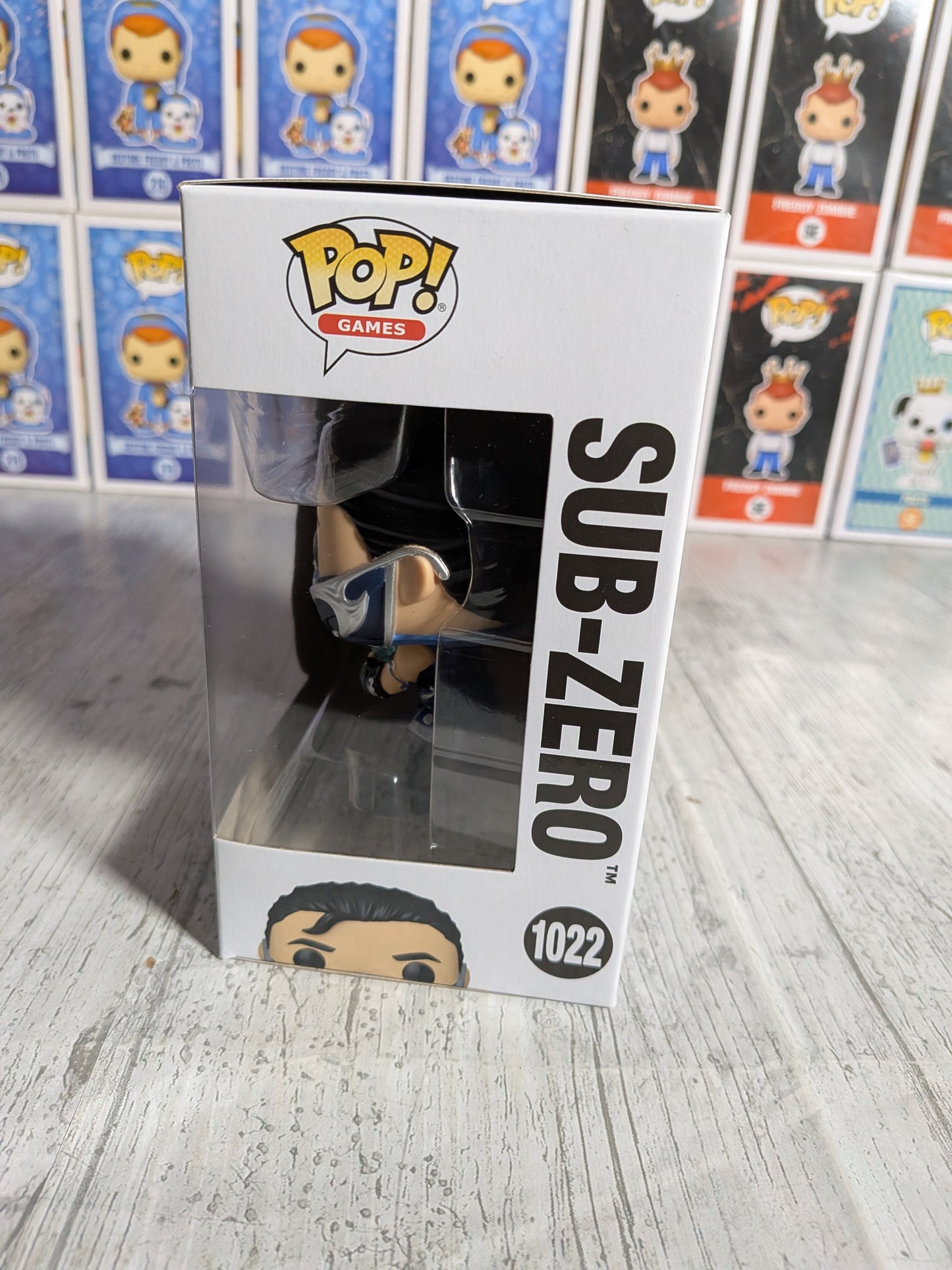 Funko Pop Games Mortal Kombat #1022 - Sub-Zero (Beschädigte Verpackung)