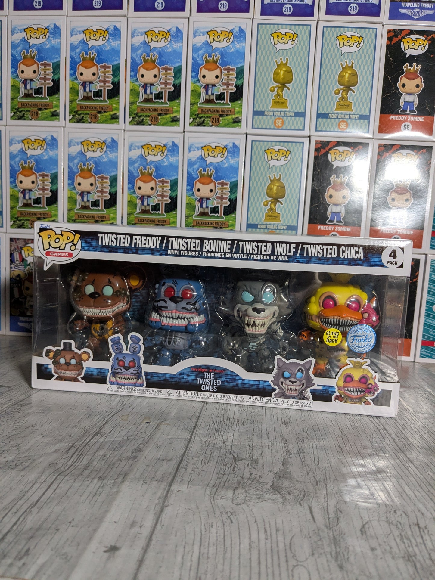 Funko pop : Twisted Freddy / Twisted Bonnie / Twisted Wolf / Twisted Chica (glow)