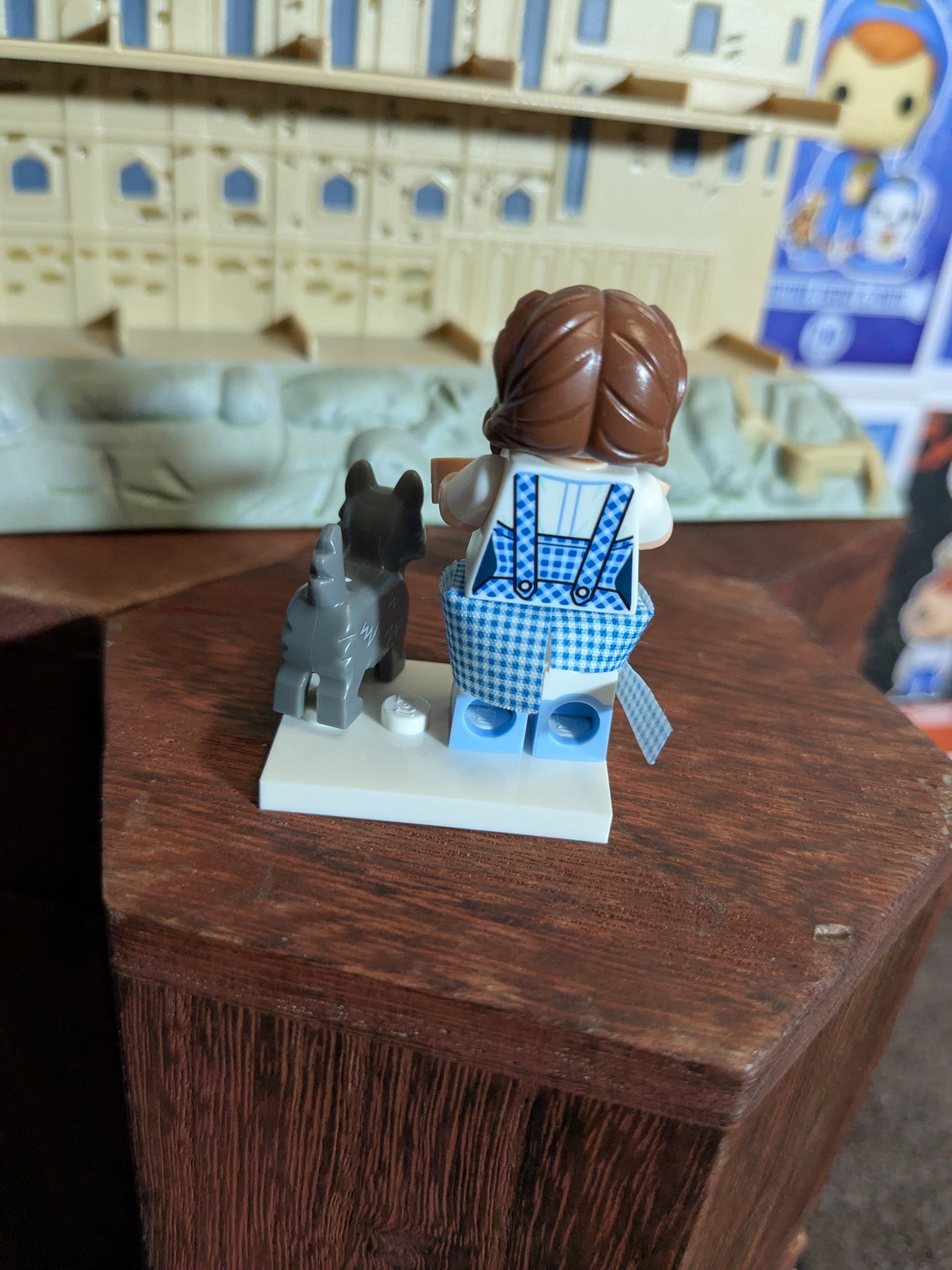 Lego Minifigures : Dorothy Gale & Toto (lire description)