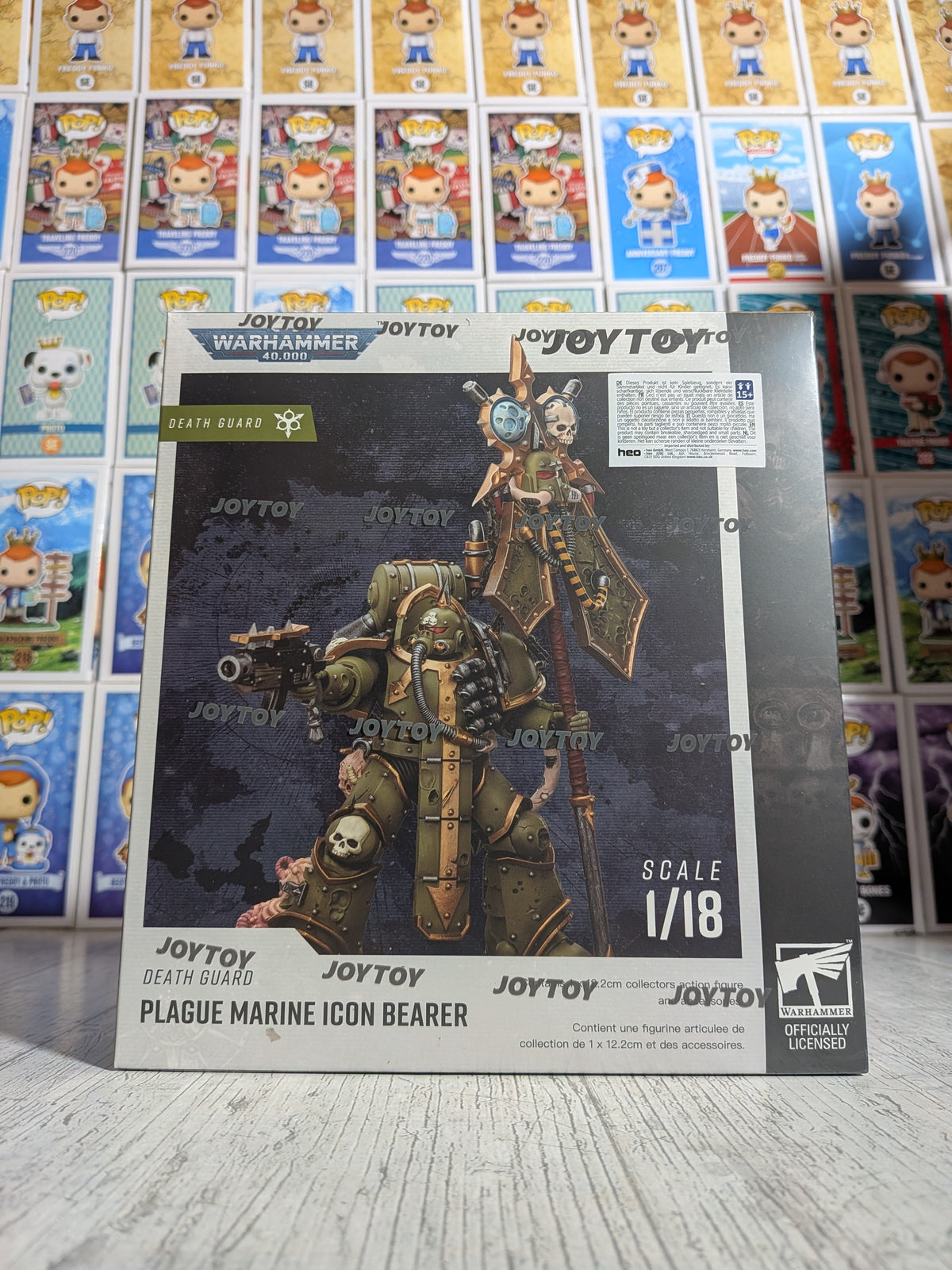 JoyToy Warhammer 40k - Death Guard Plague Marine Icon Bearer (12.2cm)