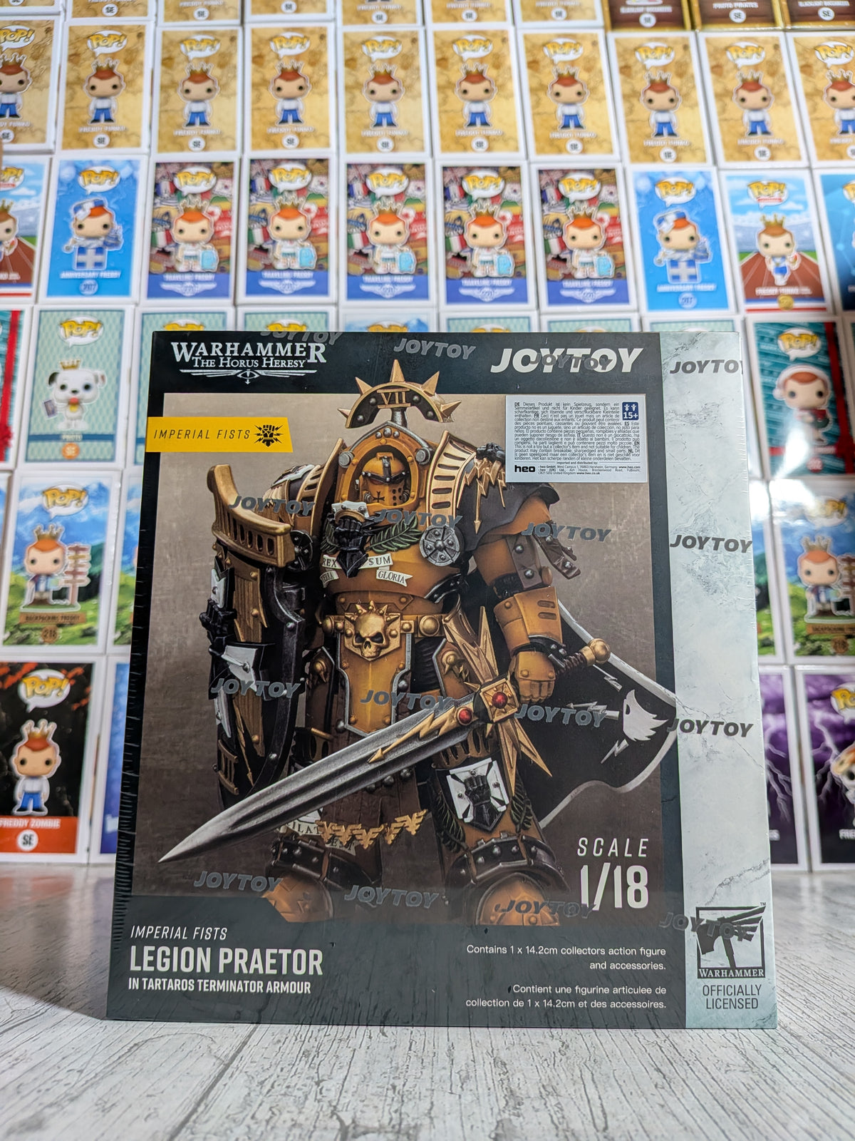 JoyToy Warhammer The Horus Heresy - Imperial Fists Legion Praetor in Tartaros Terminator Armour (14.2cm)