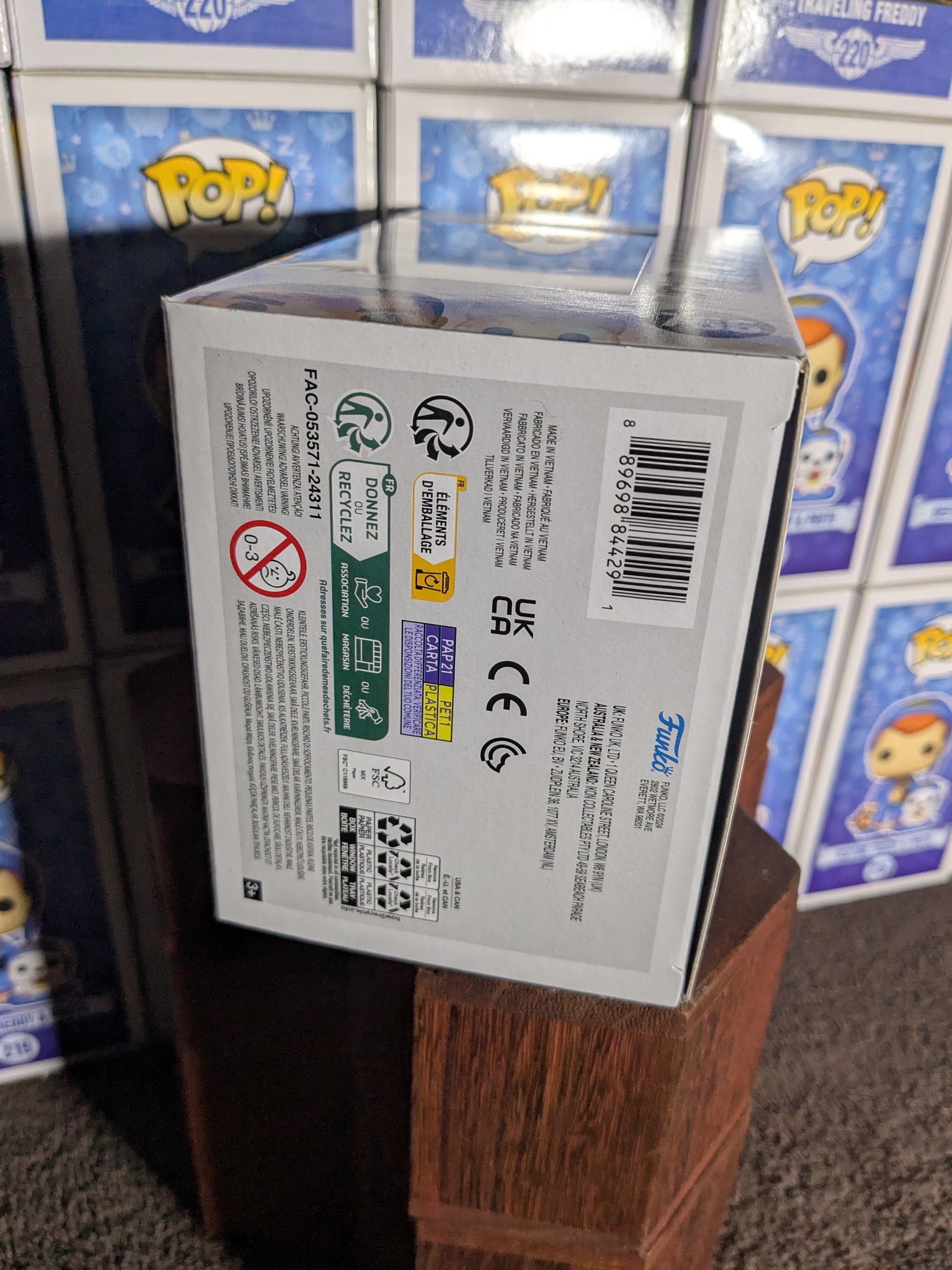 Funko pop 756 : Ezra Bridger with Loth-Cat - CapyToys