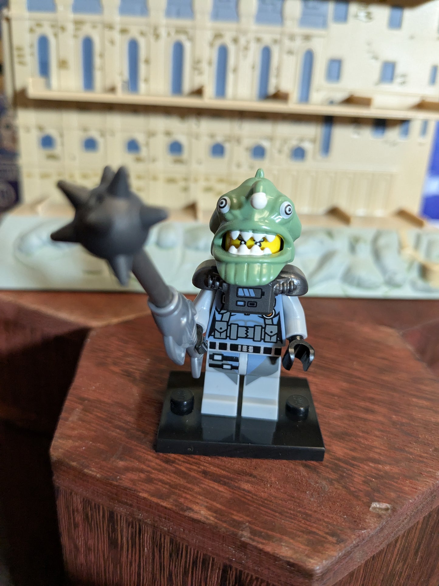 Lego Minifigures : Shark Army Angler