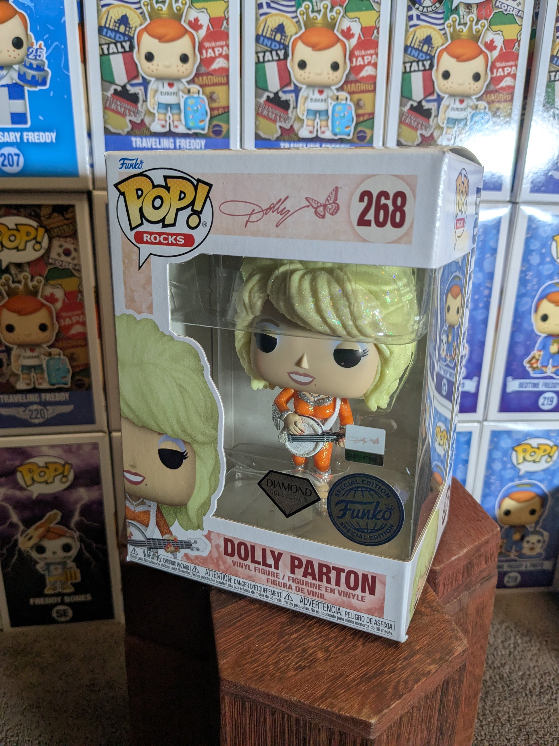 Funko pop 268 : Dolly Parton (Diamond) - CapyToys
