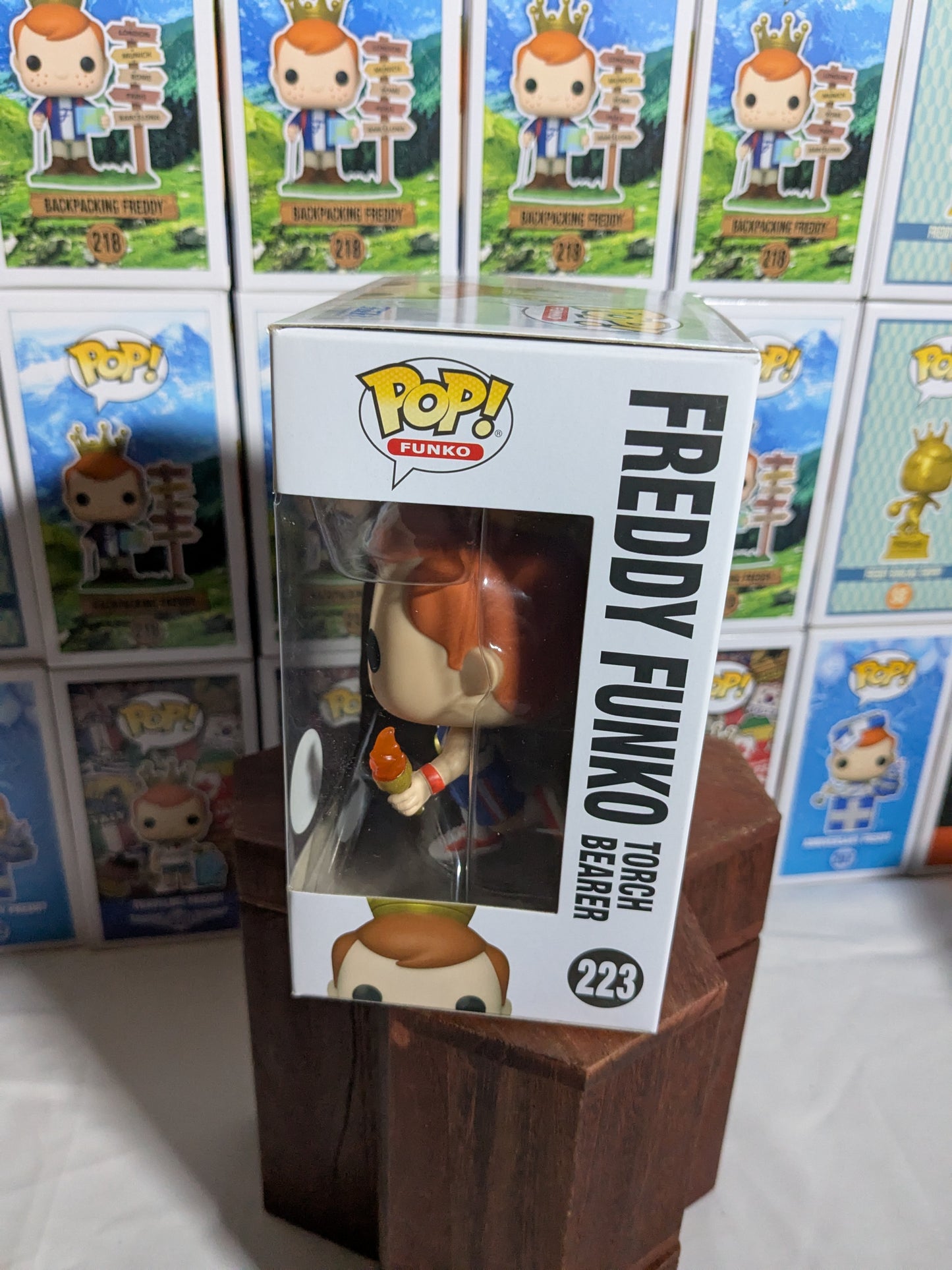 Funko pop 223 : Freddy Funko Torch Bearer