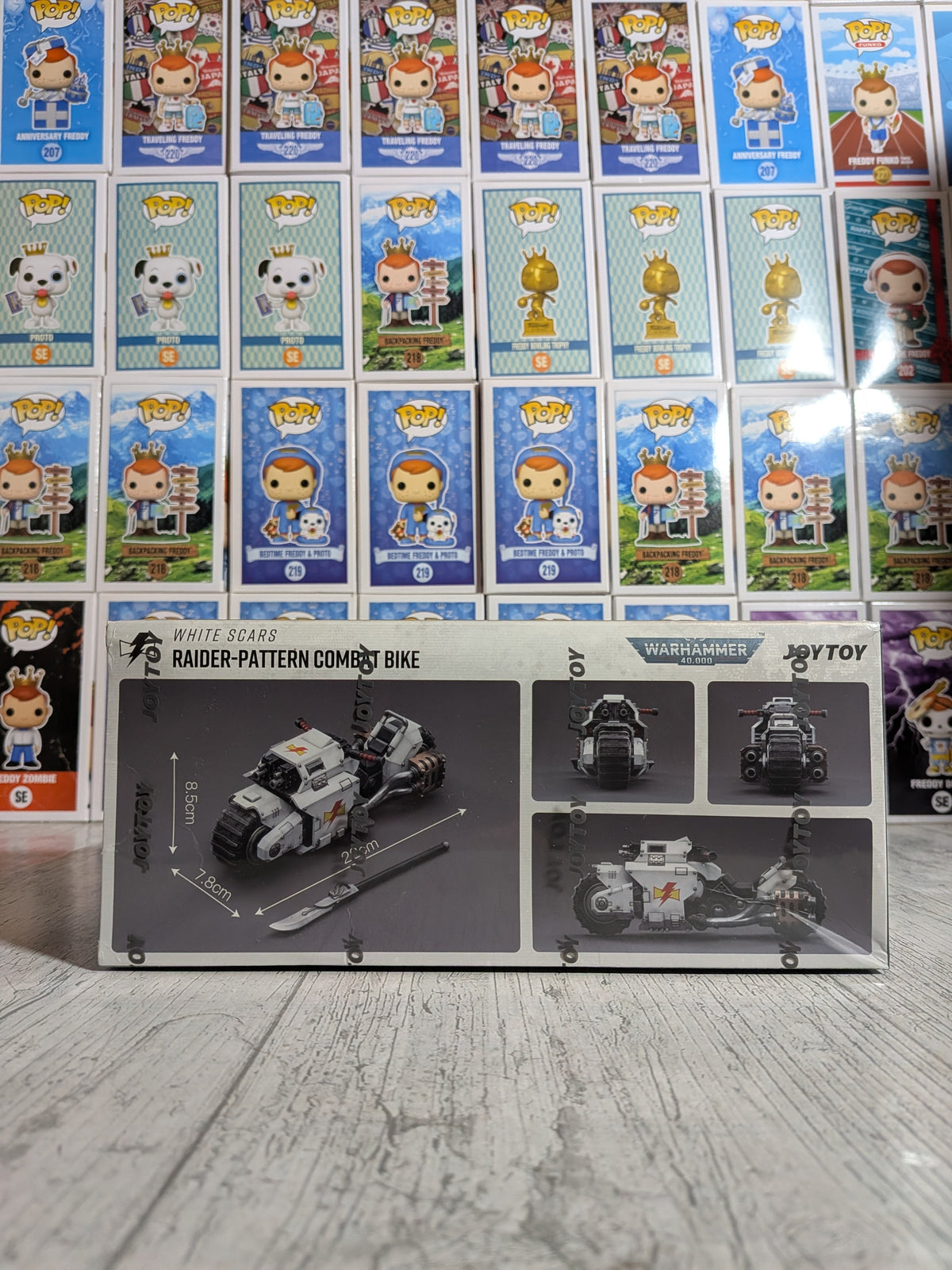 JoyToy Warhammer 40k - White Scars Raider-Pattern Combat Bike (22cm)