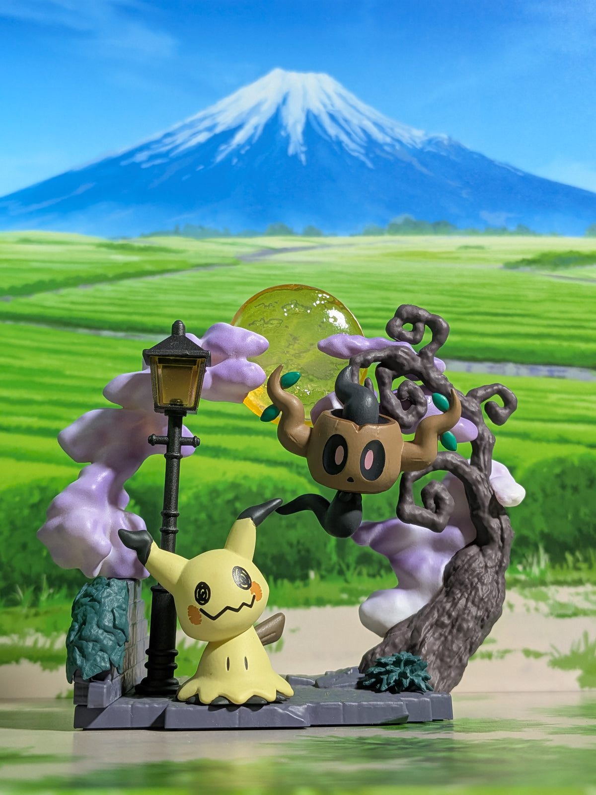 Re-Ment Pokémon Circular Diorama Collection 2 - Mimiqui & Brocélôme | Mimikyu & Phantump (~10cm)