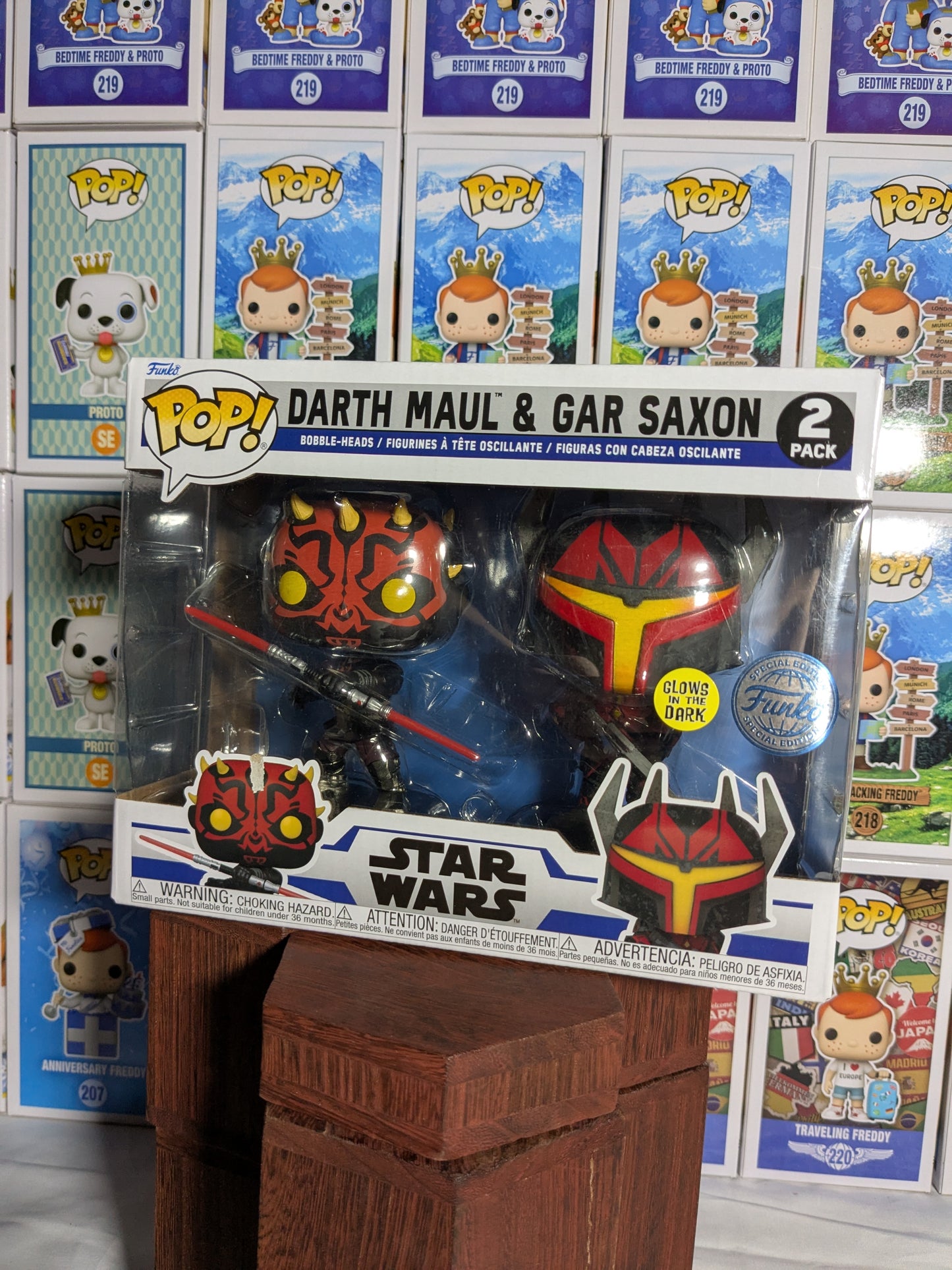 Funko pop : Darth Maul & Gar Saxon (Glow/Damaged Box/Opened)