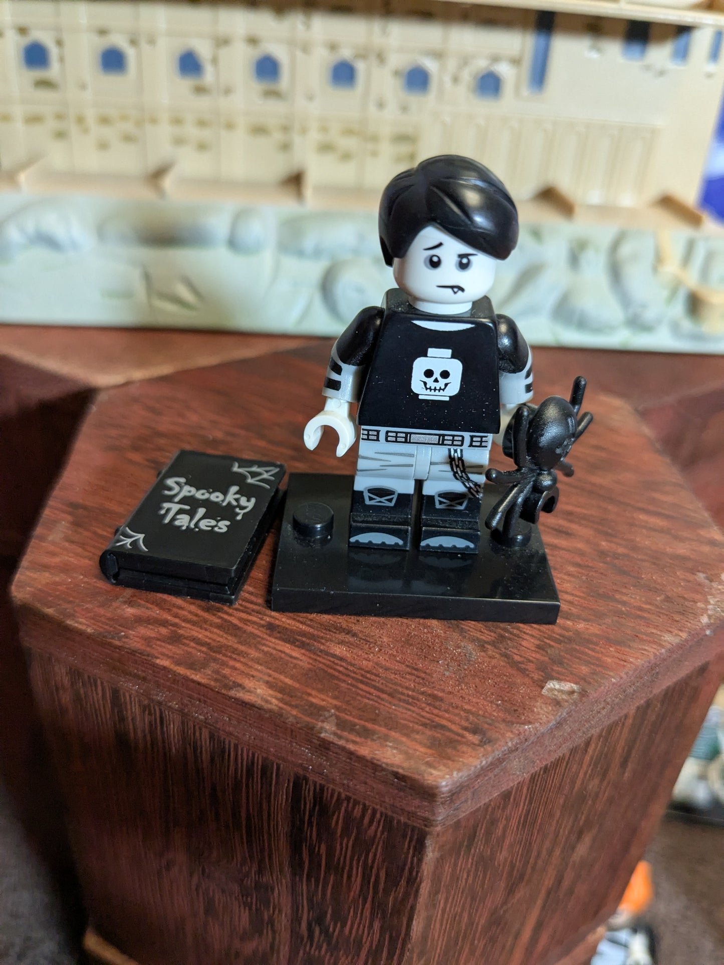 Lego Minifigures : Spooky Boy