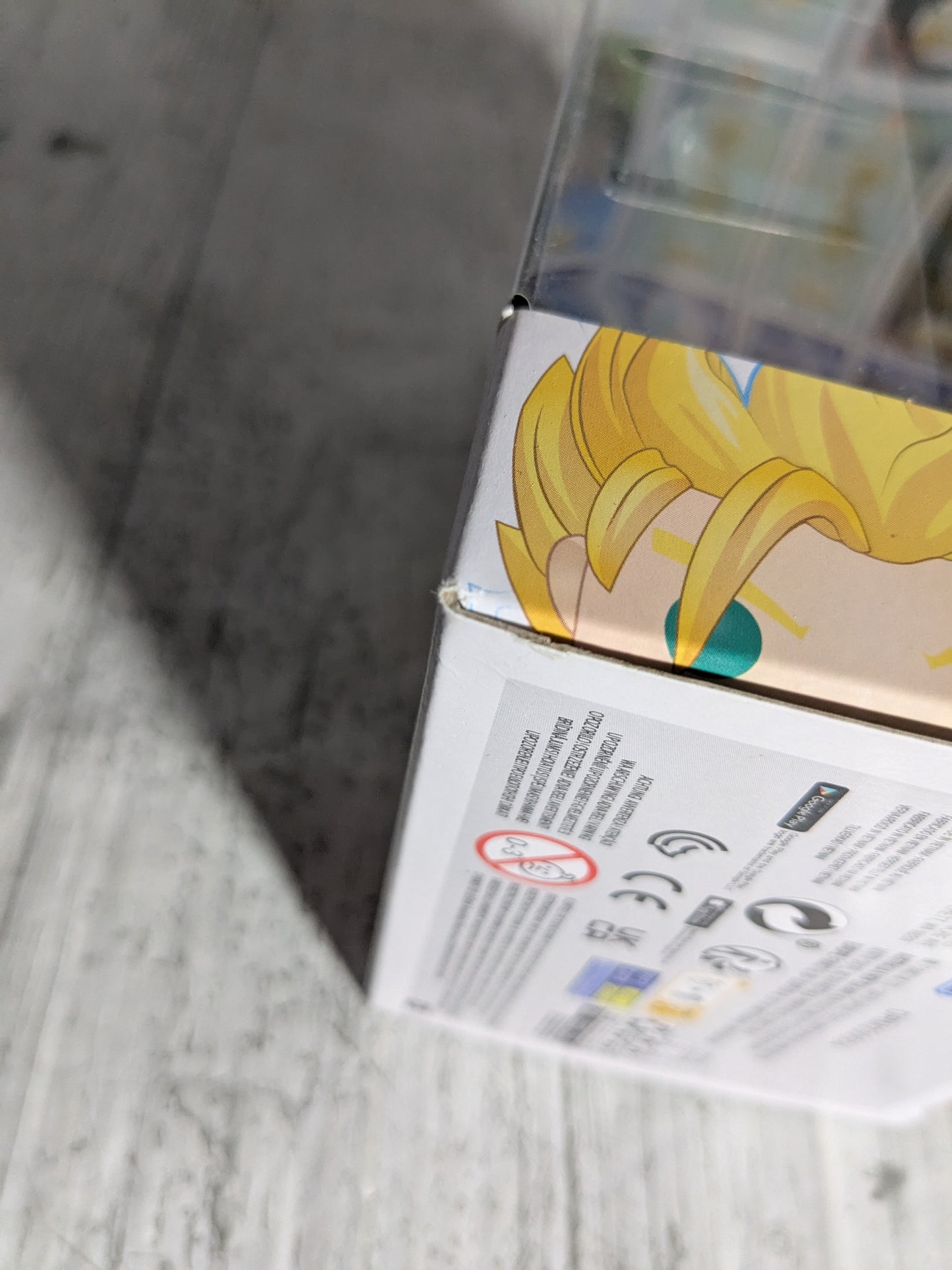 Funko pop 865 : Super Saiyan Goku with Energy (Chase)
