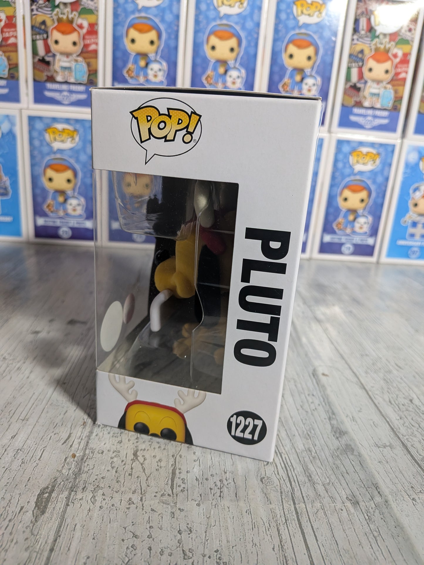 Funko pop Disney #1227 - Pluto (Flocked)