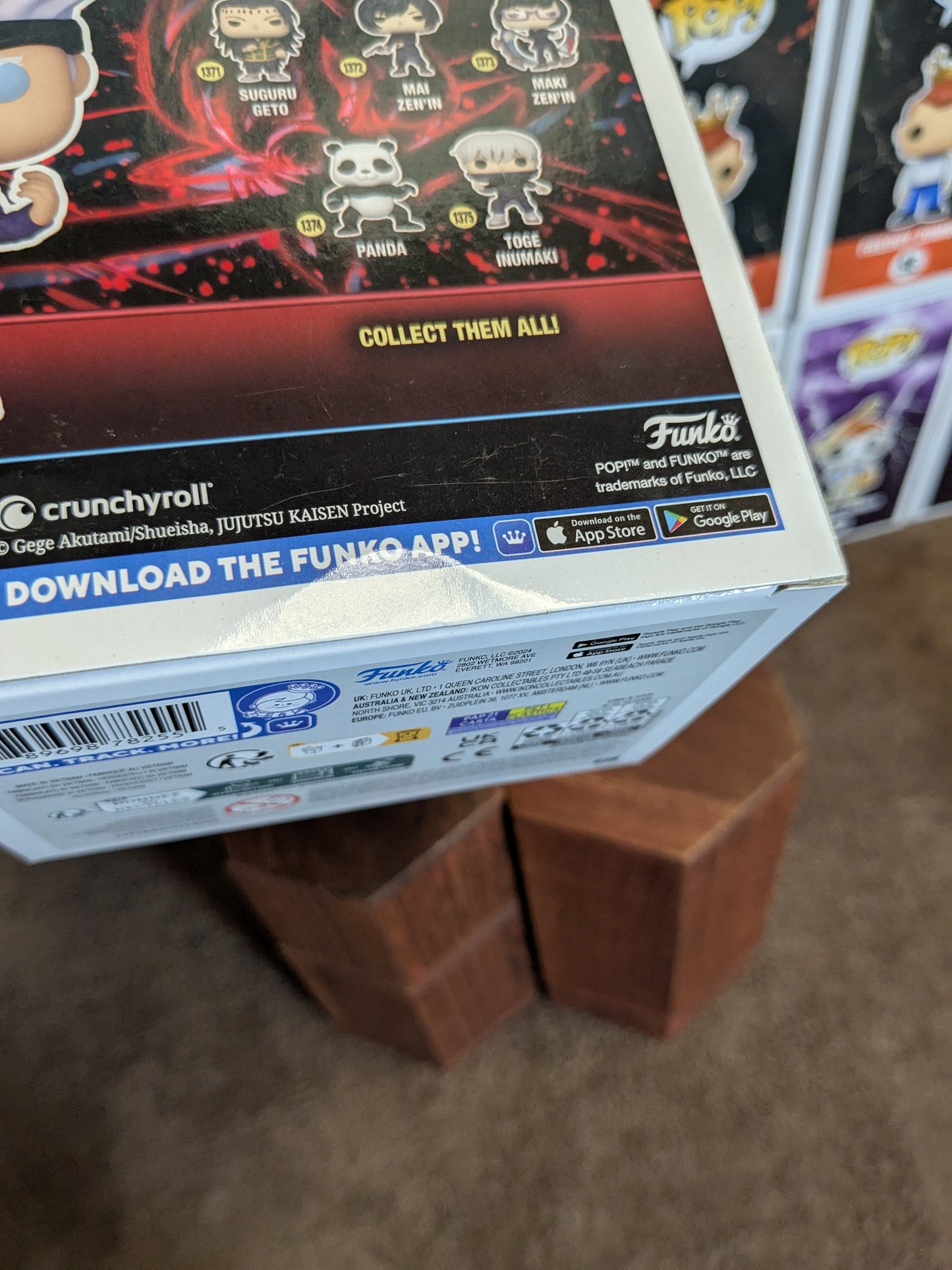 Funko pop 1608 : Satoru Gojo with Jogo's Head (SC2024)(Damaged Box/ Opened)