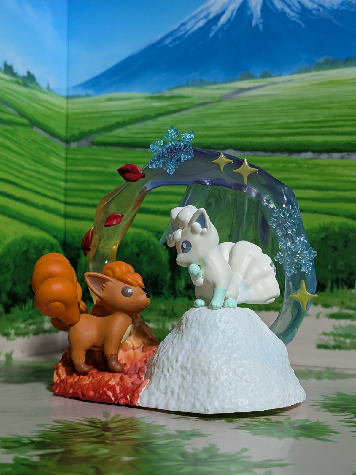 Re-Ment Pokémon Circular Diorama Collection 2 - Goupix & Goupix d'Alola | Vulpix & Alolan Vulpix (~10cm)