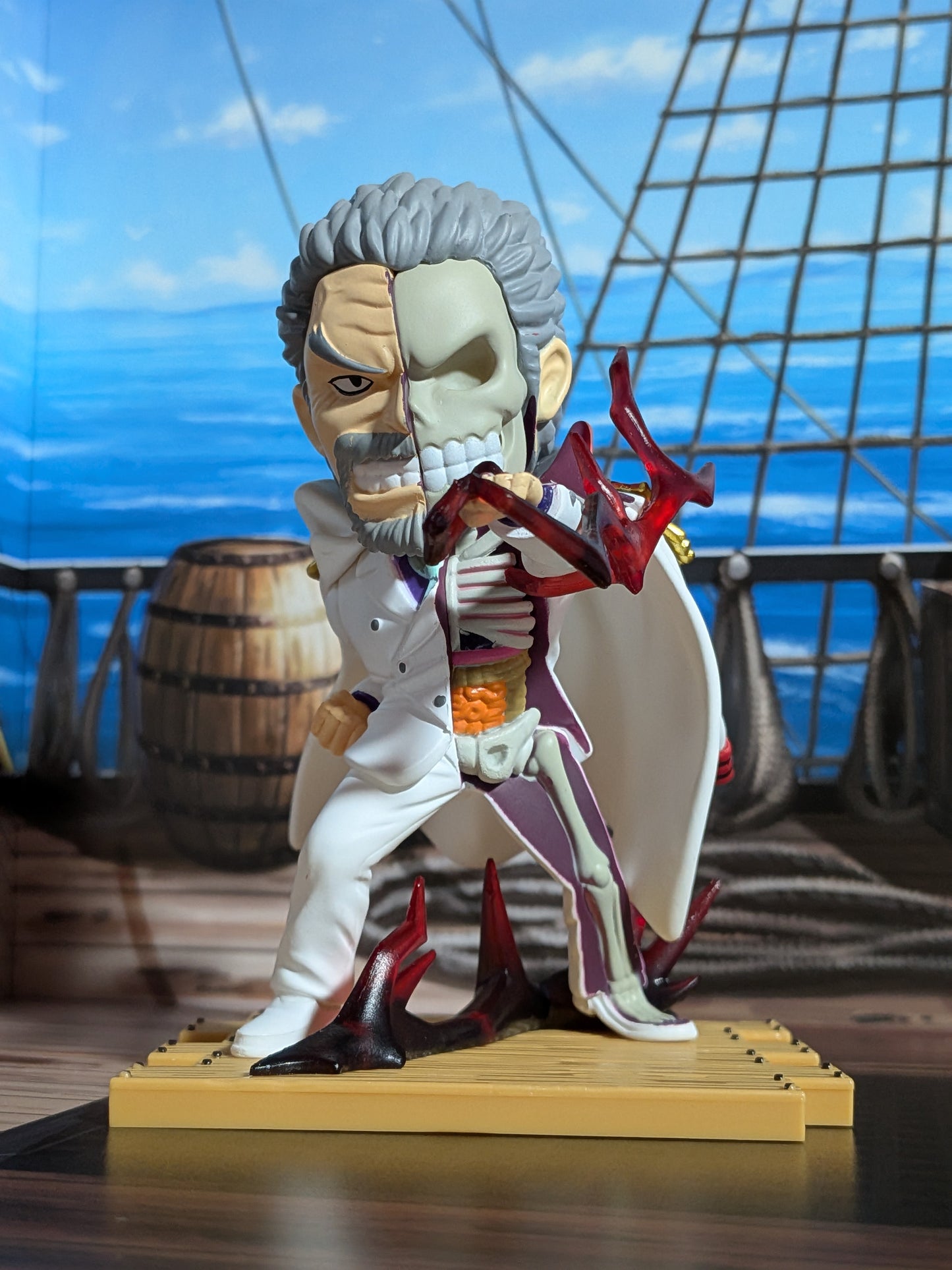 Mighty Jaxx - One Piece Freeny's Hidden Dissectibles Marines Edition - Monkey D. Garp (~10cm)