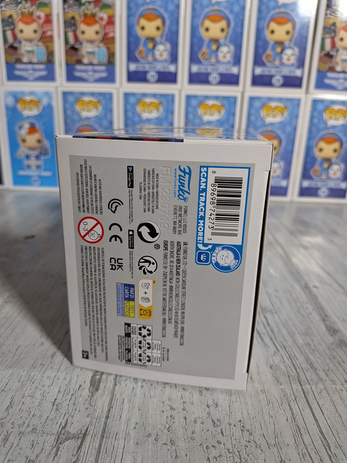 Funko Pop Glücksbärchis #1416 – Herzdämon mit Buch (FC2023)