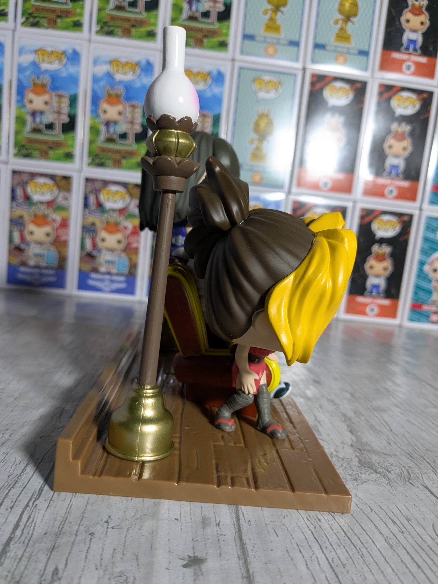 Funko pop Demon Slayer #1944 - Tengen with his Wives (SC2025/Opened/Damaged Box)