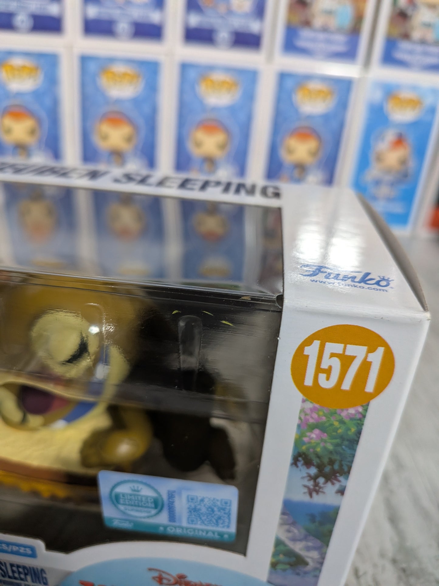 Funko Pop Disney Lilo &amp; Stitch #1571 - Reuben schläft (9500 Stück)