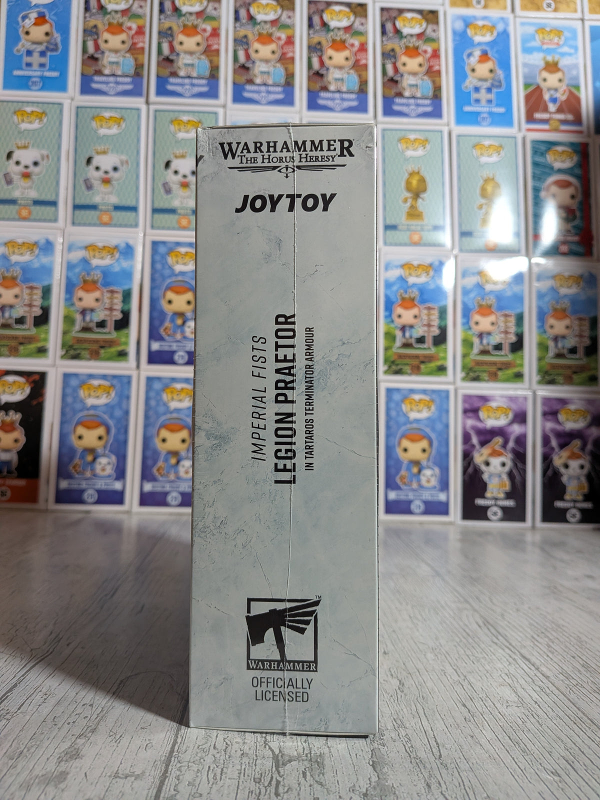 JoyToy Warhammer The Horus Heresy - Imperial Fists Legion Praetor in Tartaros Terminator Armour (14.2cm)