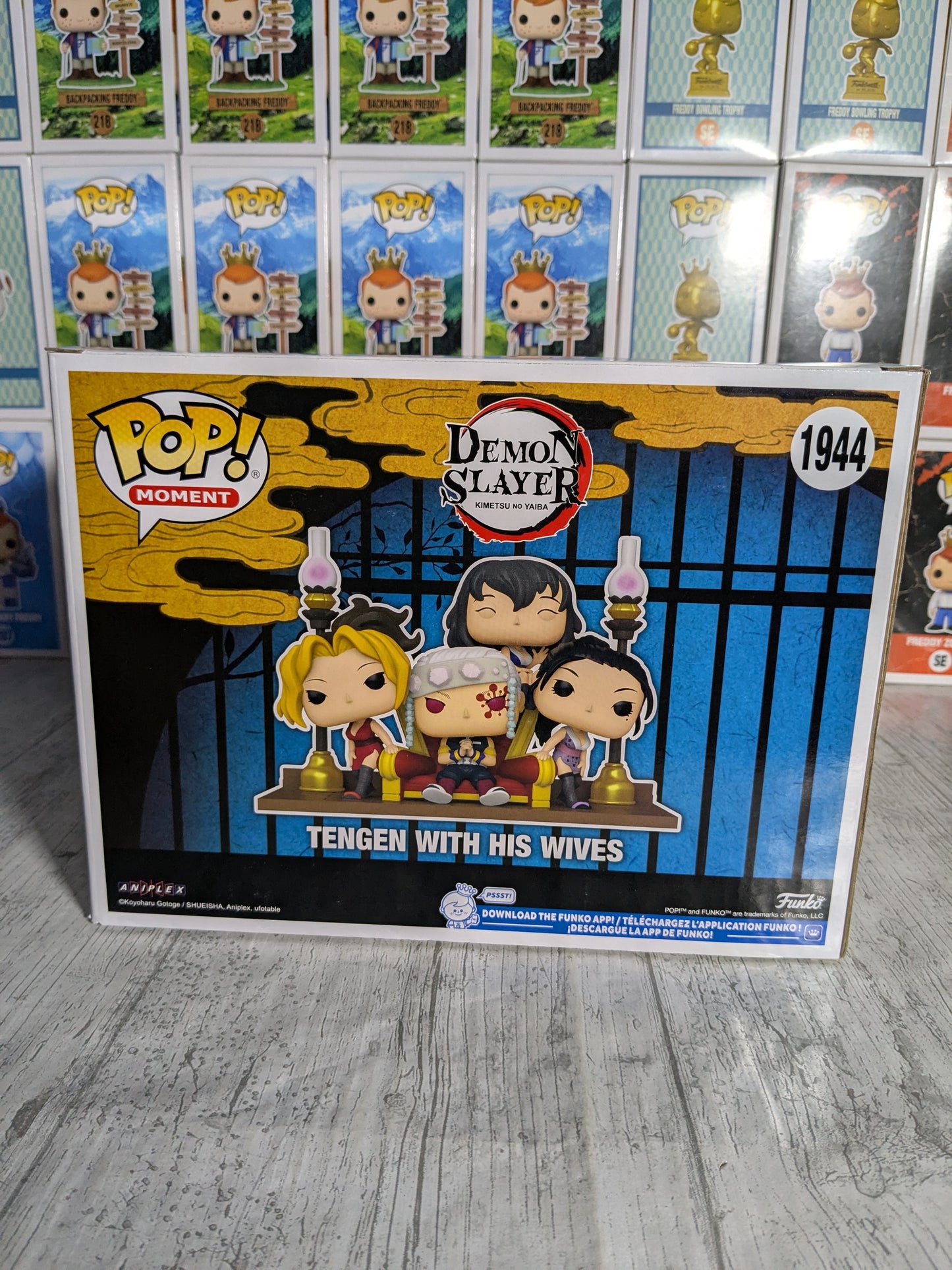 Funko pop Demon Slayer #1944 - Tengen with his Wives (SC2025/Damaged Box/Opened)