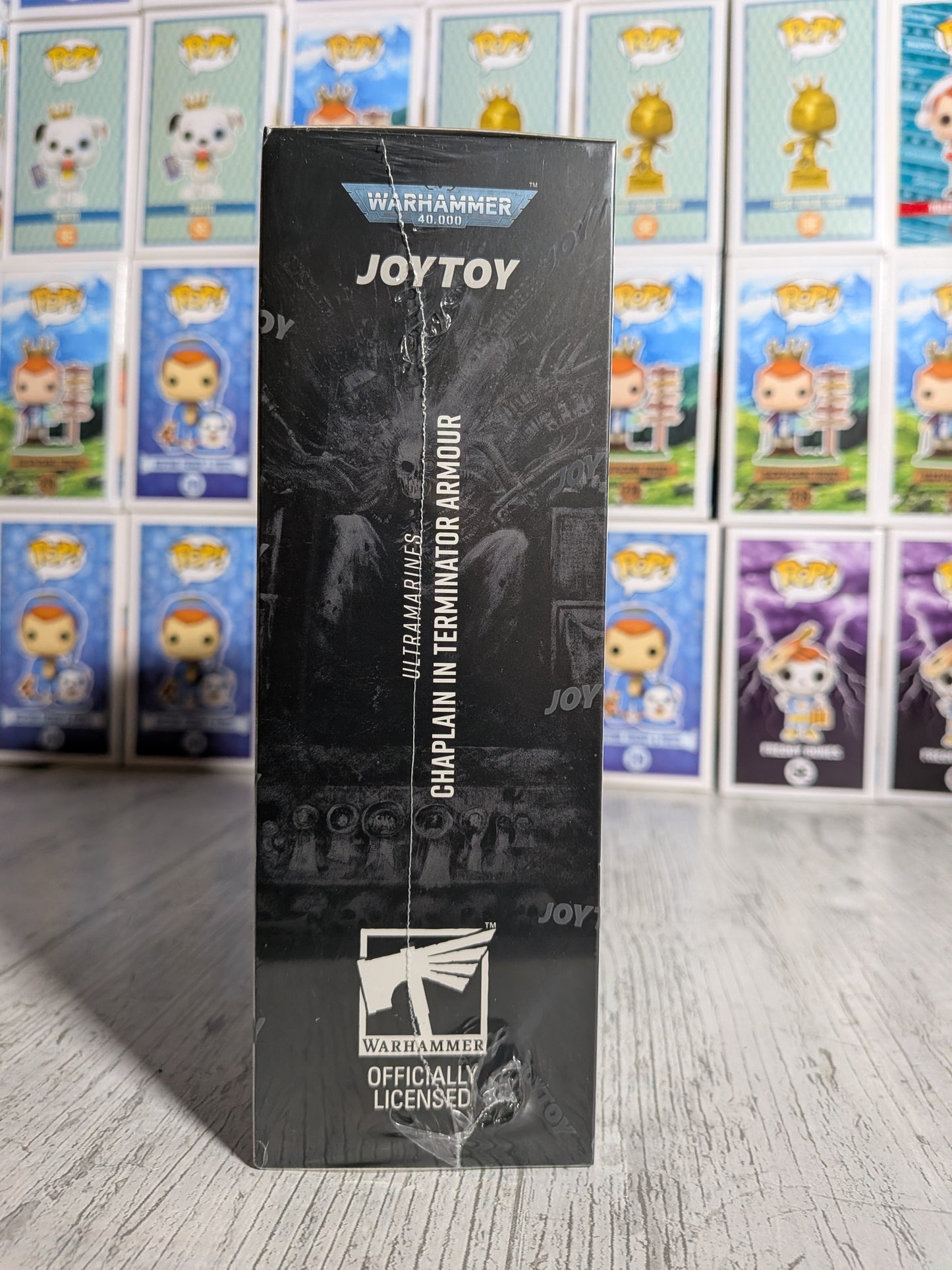 JoyToy Warhammer 40k – Ultramarines Chaplain in Terminator-Rüstung (14,3cm)